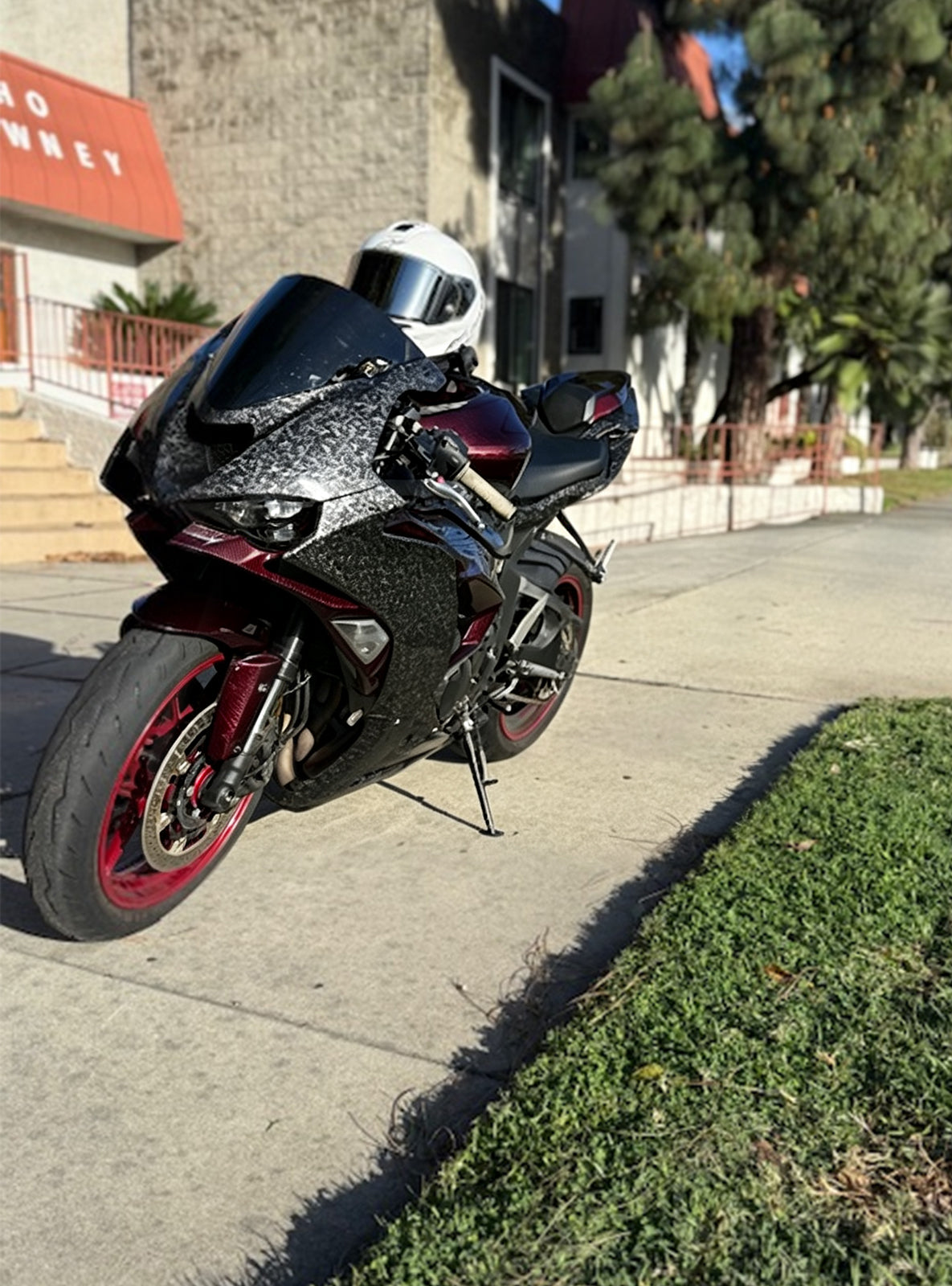 Amotopart 2024-2026 Kawasaki ZX-6R Black Red Carbon Fiber Pattern Fairing Kit