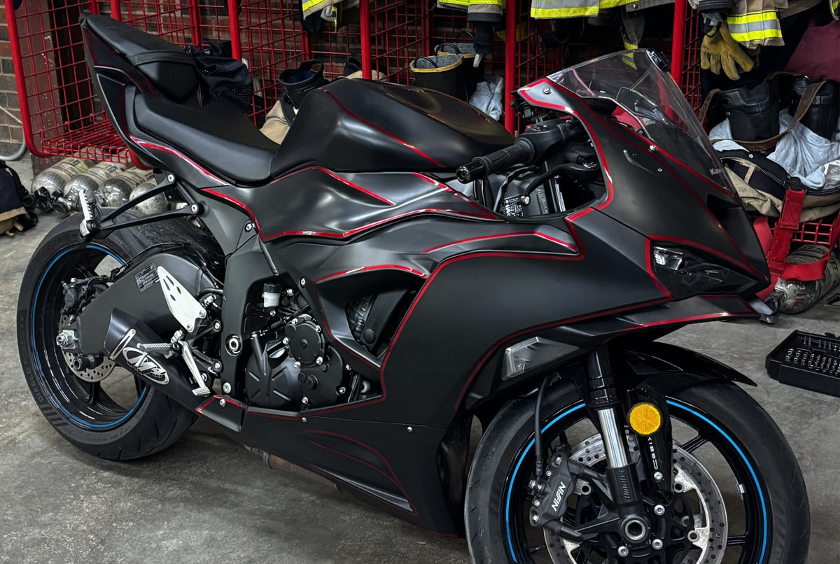 Amotopart 2024-2026 Kawasaki ZX-6R černá červená sada kapotáže