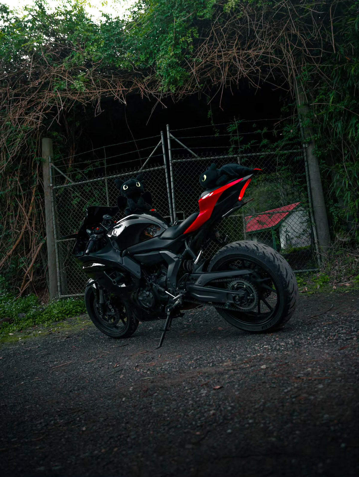 Amotopart 2021-2025 Yamaha YZF-R7 Black Red Fairing Kit