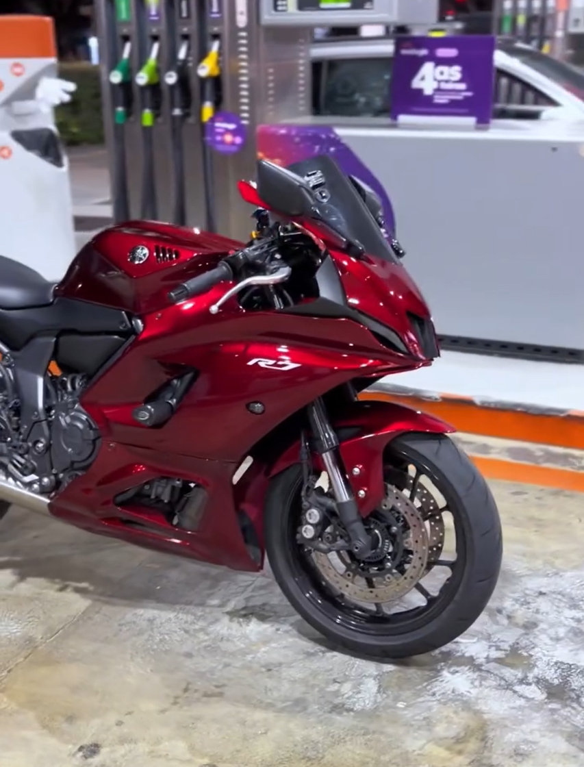 Amotopart 2021-2025 Yamaha YZF-R7 Gloss Red Fairing Kit