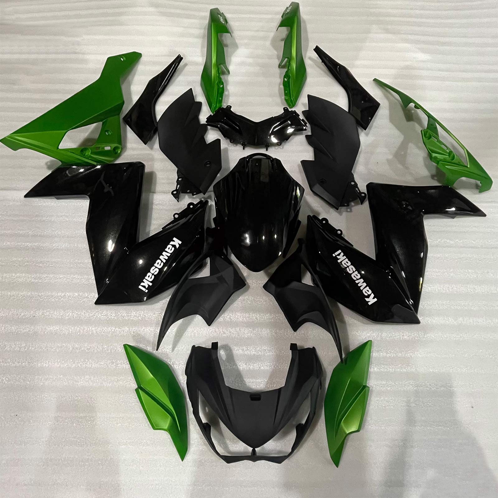 Amotopart 2015-2016 Z250 Z300 Kawasaki Kit de carenado verde y negro Style3