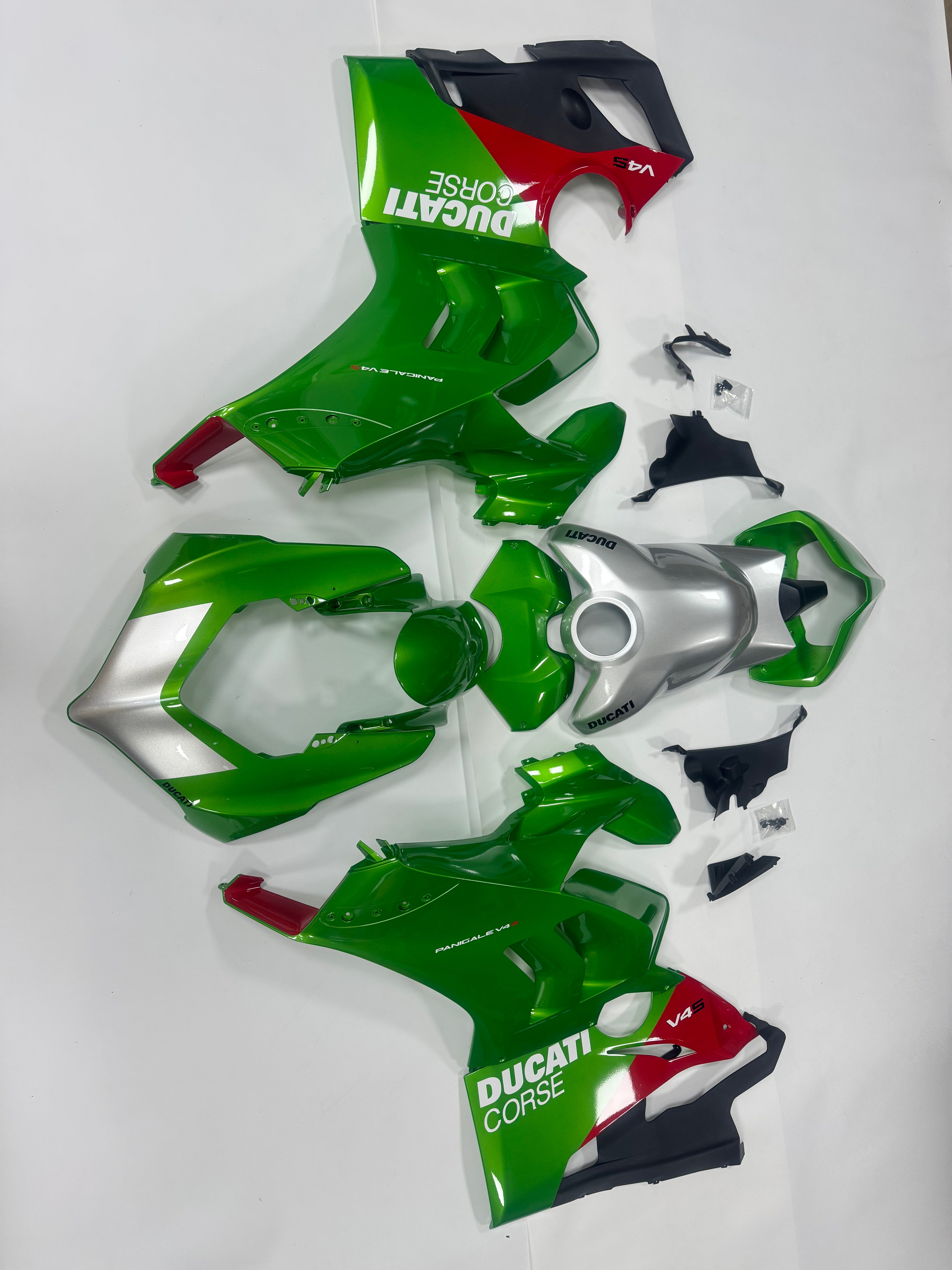 Amotopart Ducati Panigale 20-21 V4 V4S & 21-22 V4SP & 19-22 V4R Green Red Fairing Kit