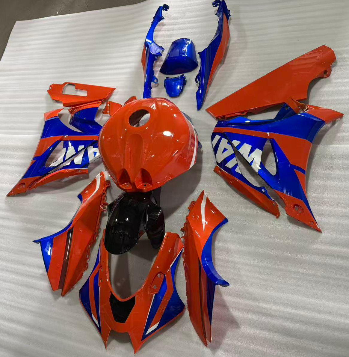 Amotopart 2017-2026 K17 GSXR1000 Suzuki Gloss Orange Fairing Kit