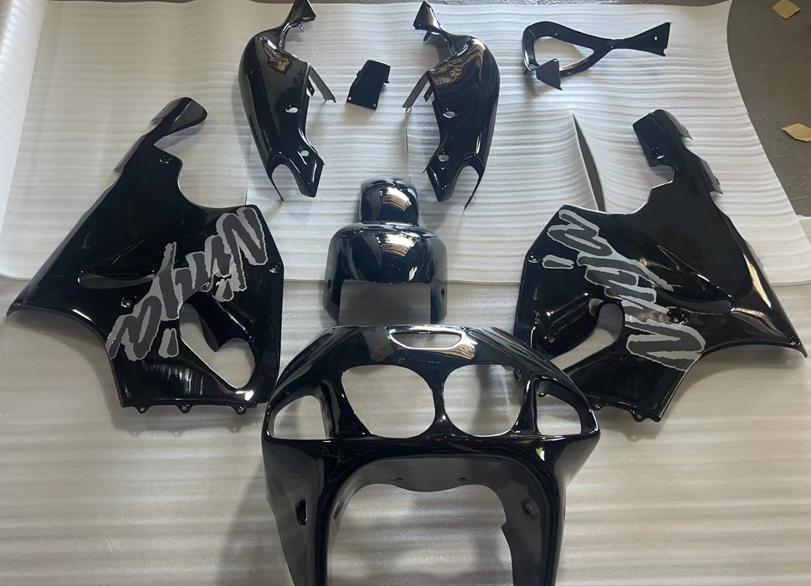 Amotopart Kit de carénage avec logo noir et blanc Kawasaki ZX7R 1996-2003