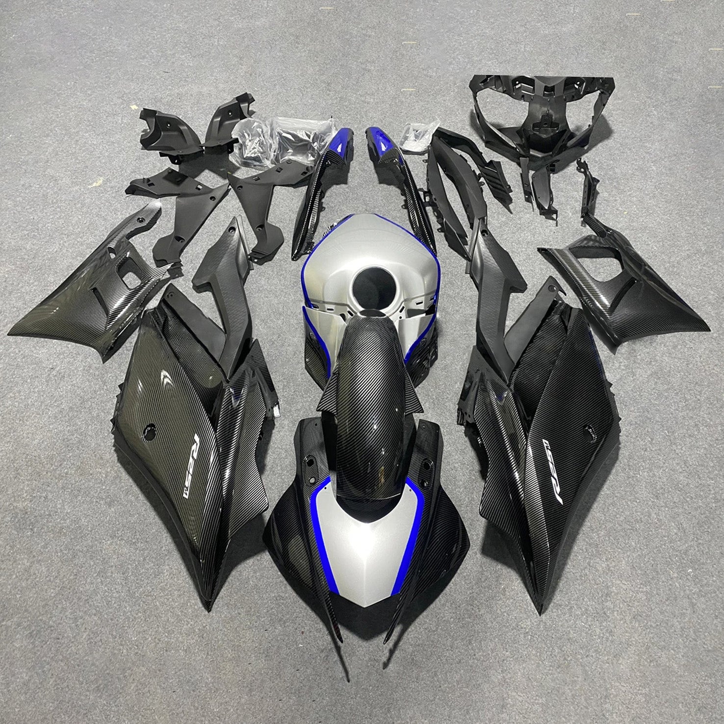 Amotopart 2022-2024 Yamaha YZF-R3 y R25 Kit de carenado de fibra de carbono negro plata azul gris