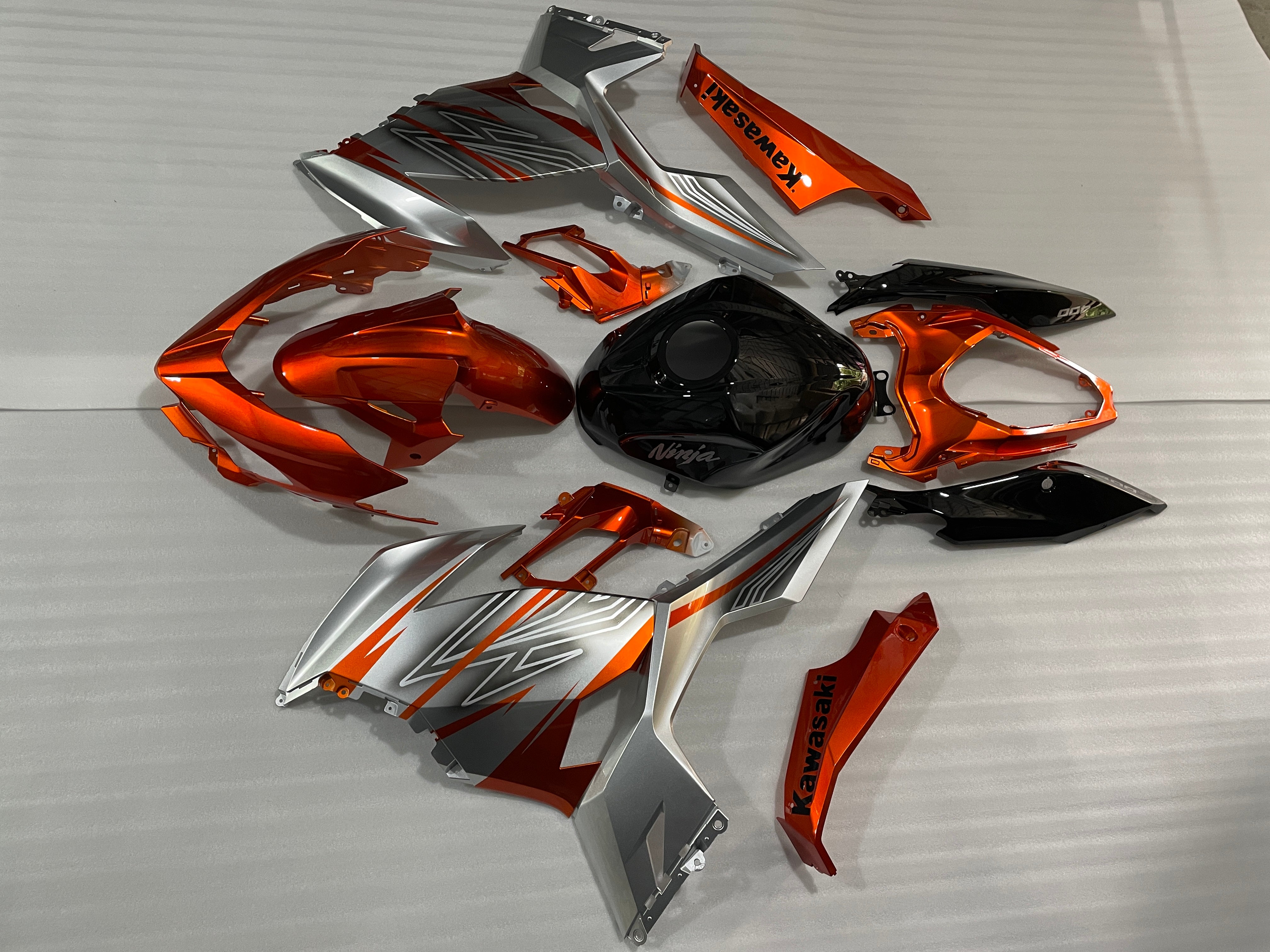 Amotopart Kawasaki EX400/Ninja400 2018-2023 Silver&Orange&Black Fairing Kit