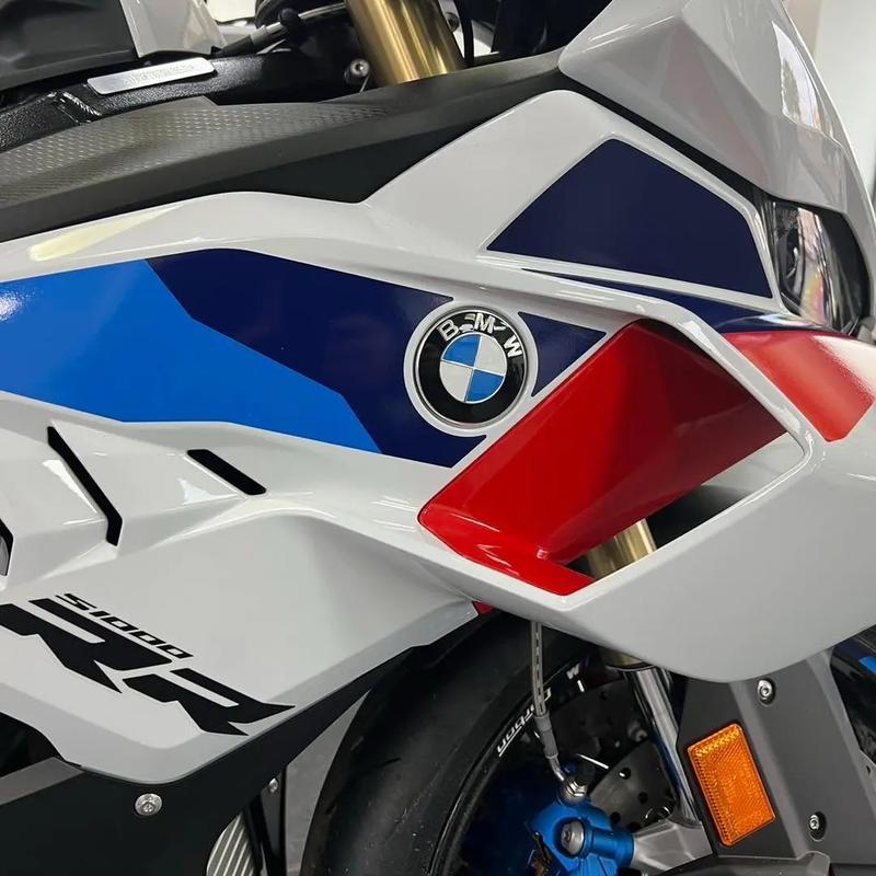 Amotopart 2025-2026 BMW S1000RR Black & White Fairing Kit