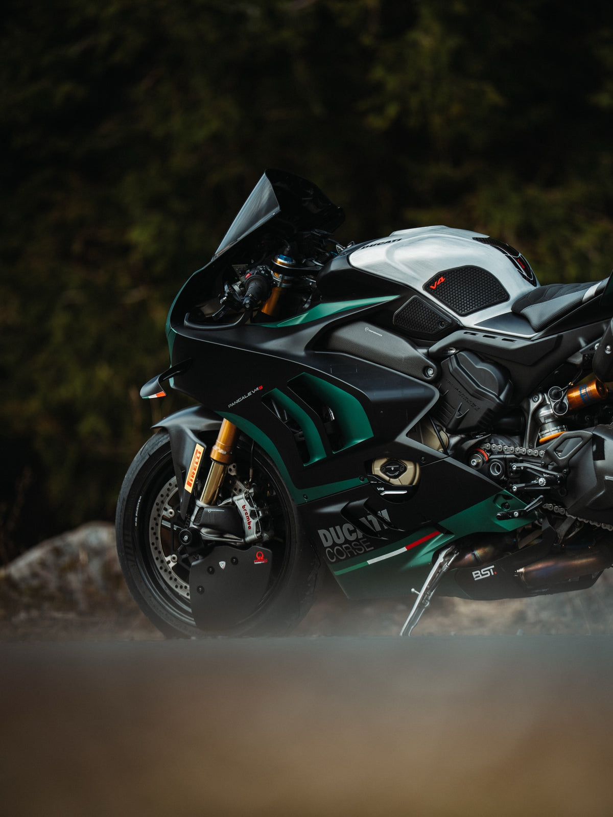 Amotopart Ducati 22-24 Panigale V4 V4S Matte Black Green White Fairing Kit