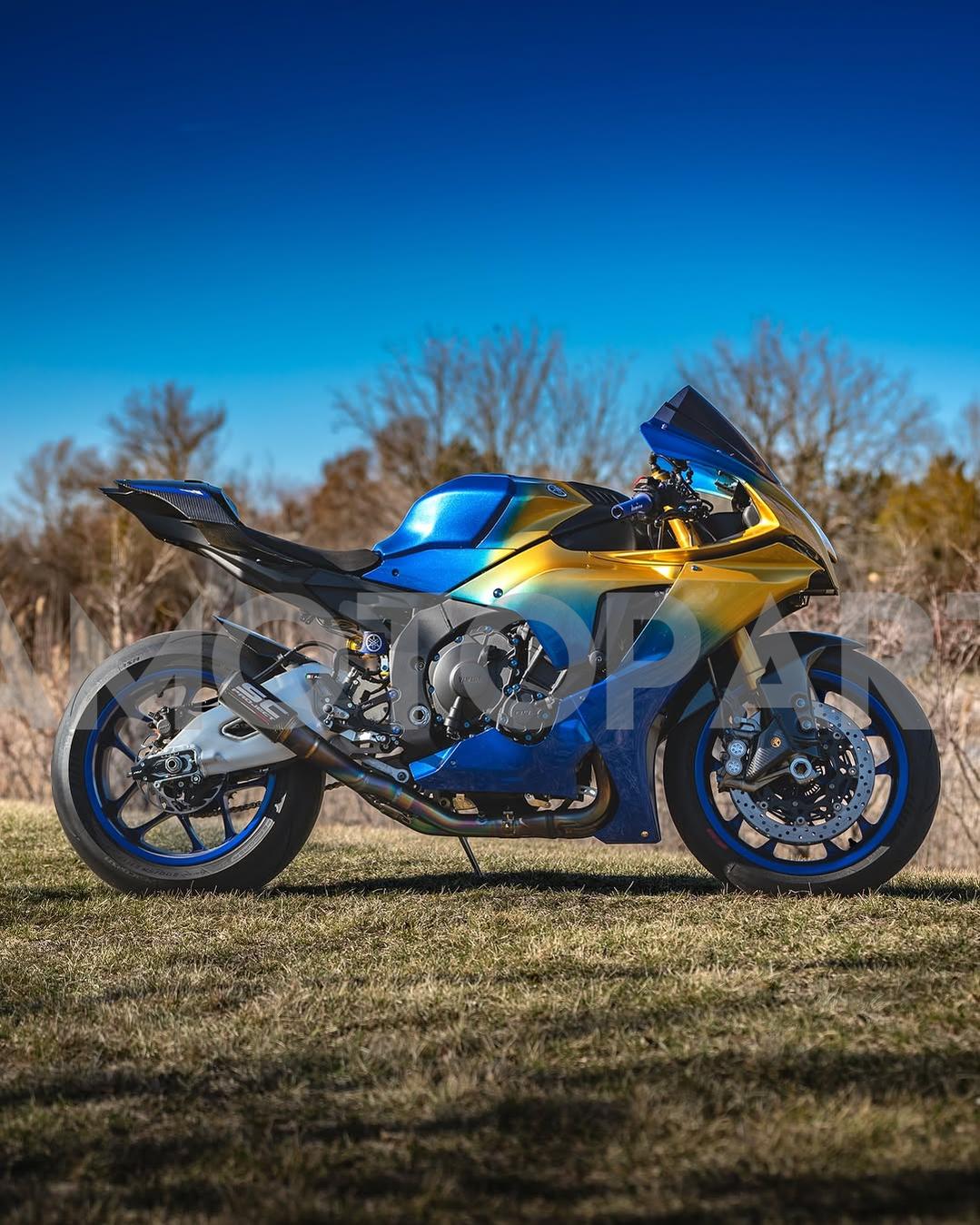 Amotopart 2020-2024 ヤマハ YZF R1 光沢のあるグレー フェアリングキット