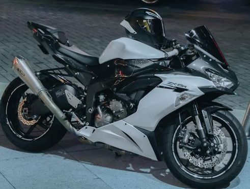 Amotopart 2019-2023 Kawasaki ZX6R White Fairing Kit