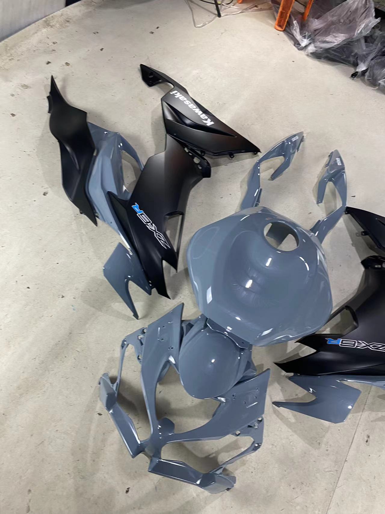 Amotopart Kawasaki ZX6R 2019-2023 Gray Black Fairing Kit