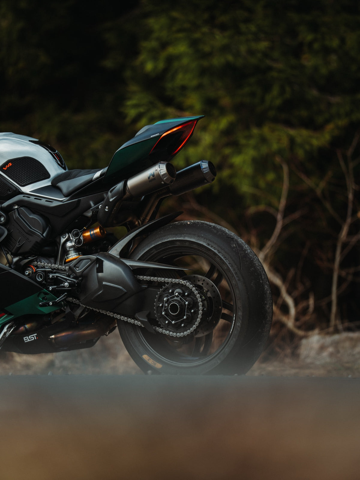 Amotopart Ducati 22-24 Panigale V4 V4S Matte Black Green White Fairing Kit
