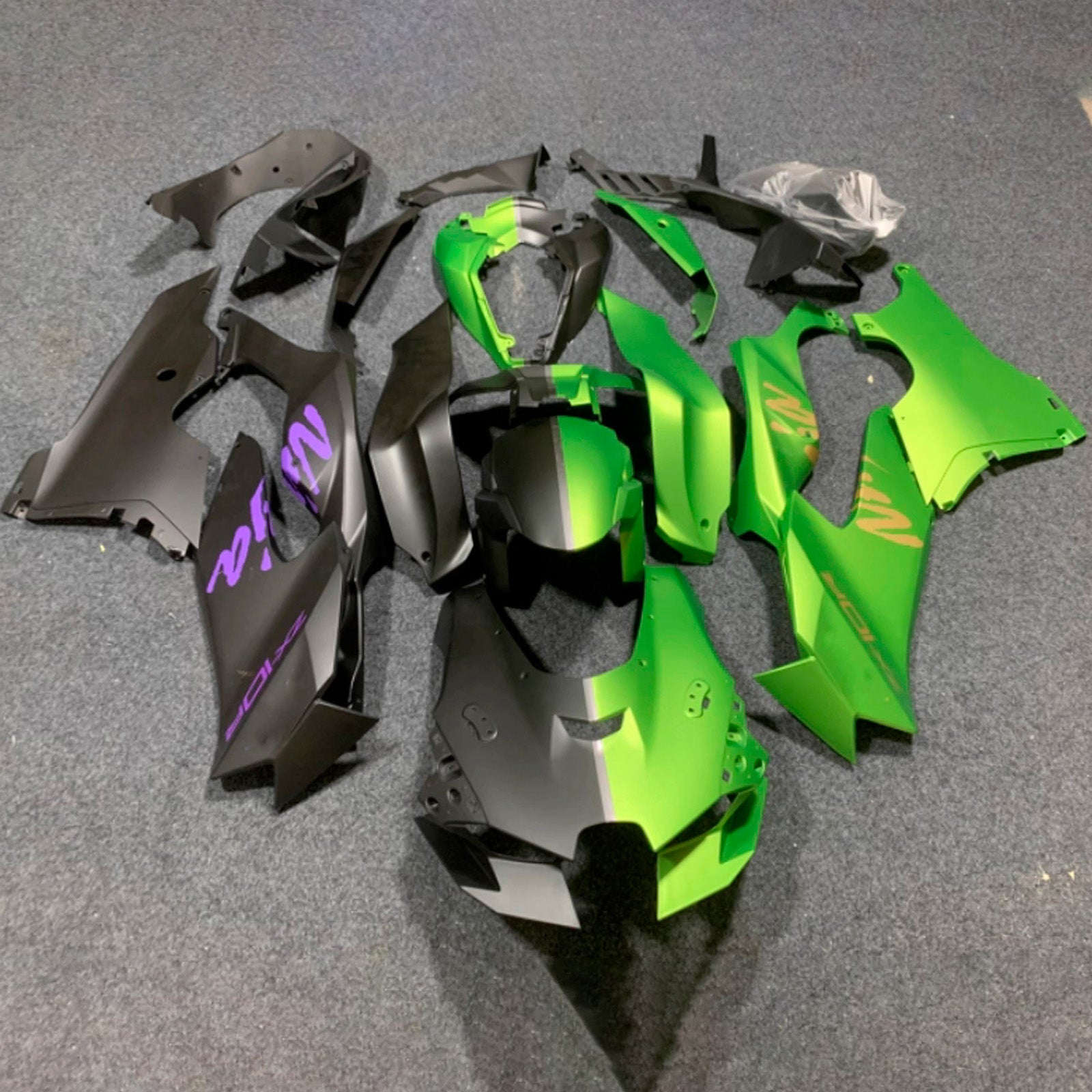 Amotopart 2021-2025 Kawasaki ZX-10R/ZX-10RR Black & Green Fairing Kit
