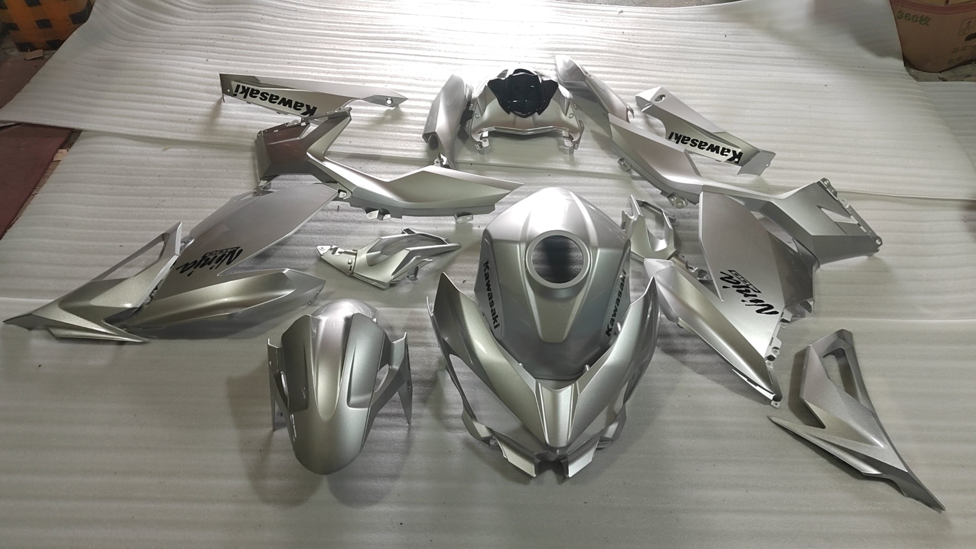 Amotopart  Kawasaki EX400/Ninja400 2018-2024 Silver Fairing Kit