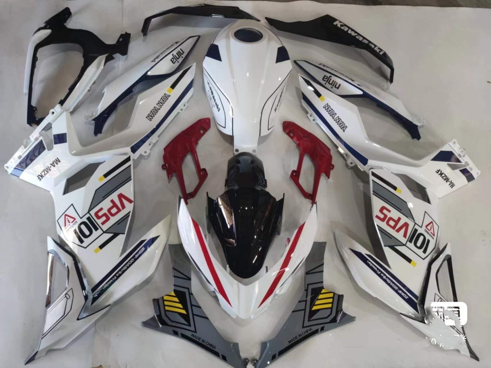 Kit de carenado Amotopart Kawasaki EX400/Ninja400 2018-2023 blanco y gris