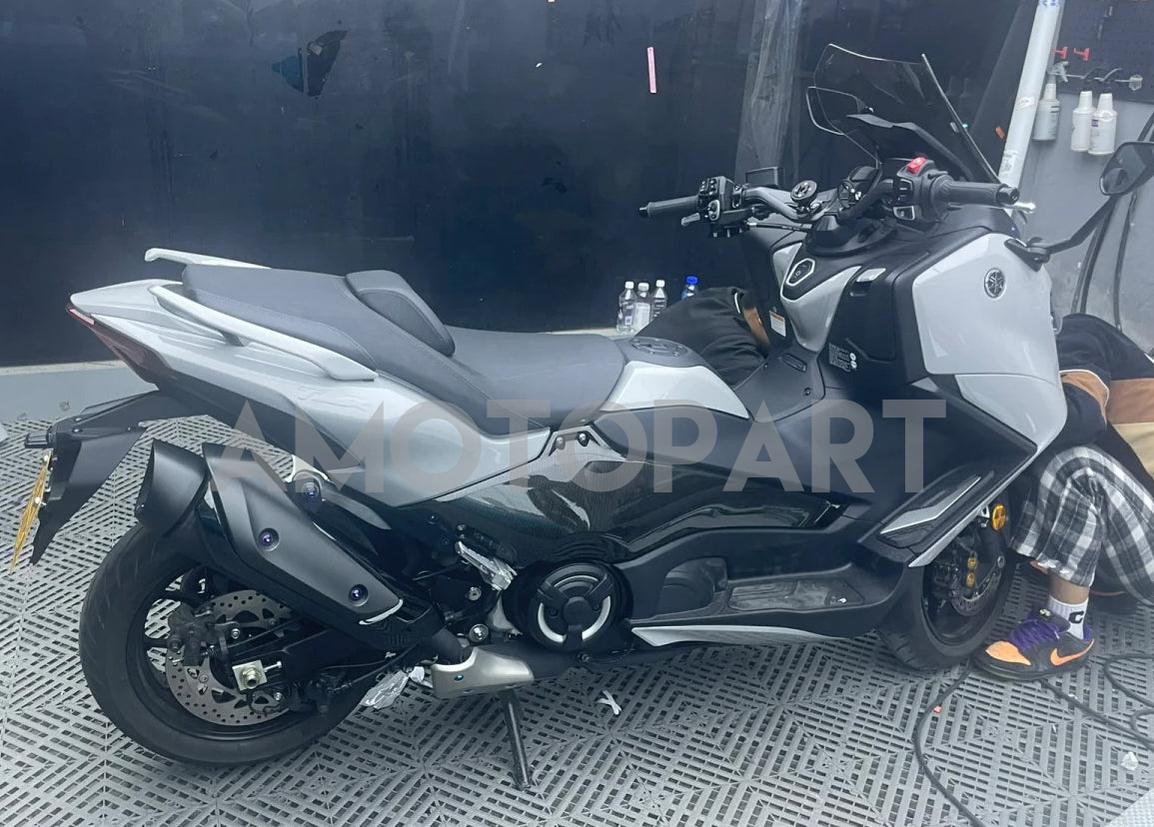 Amotopart 2022-2024 Yamaha TMAX560 Glossy Black White Grey Fairing Kit