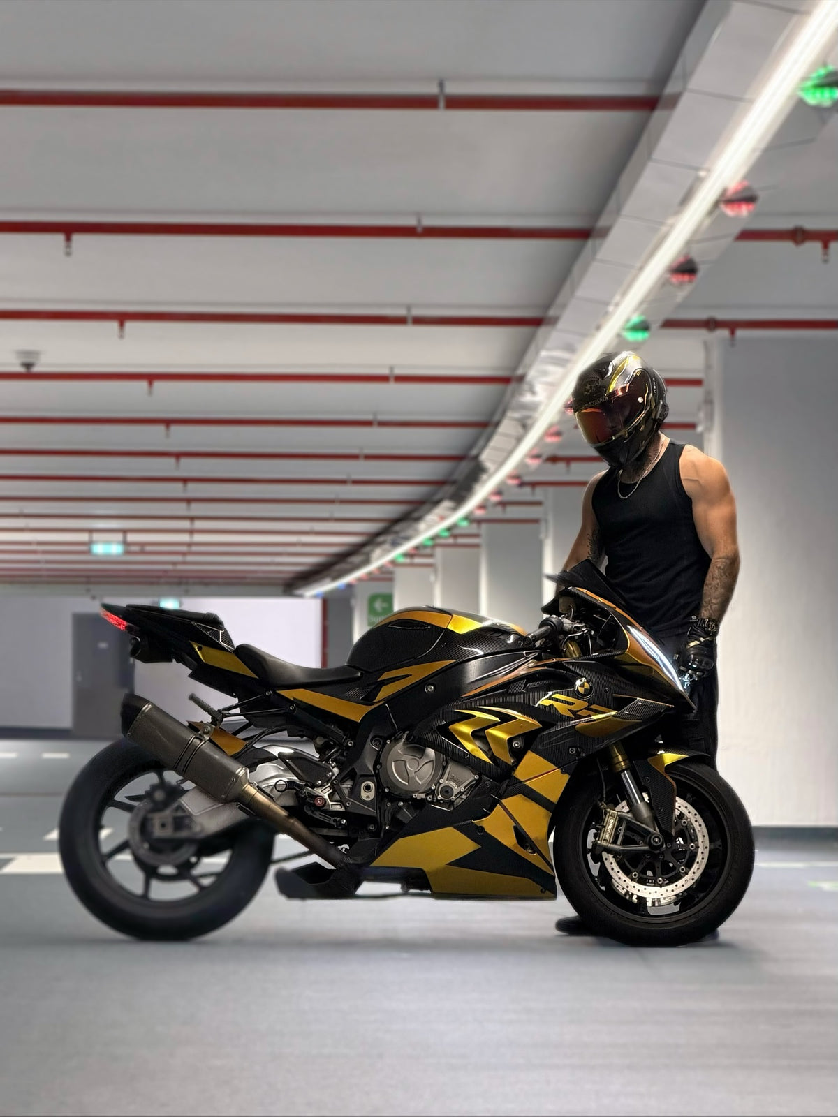 Amotopart 2015-2016 BMW S1000RR Black Gold Carbon Fiber Pattern Fairing Kit