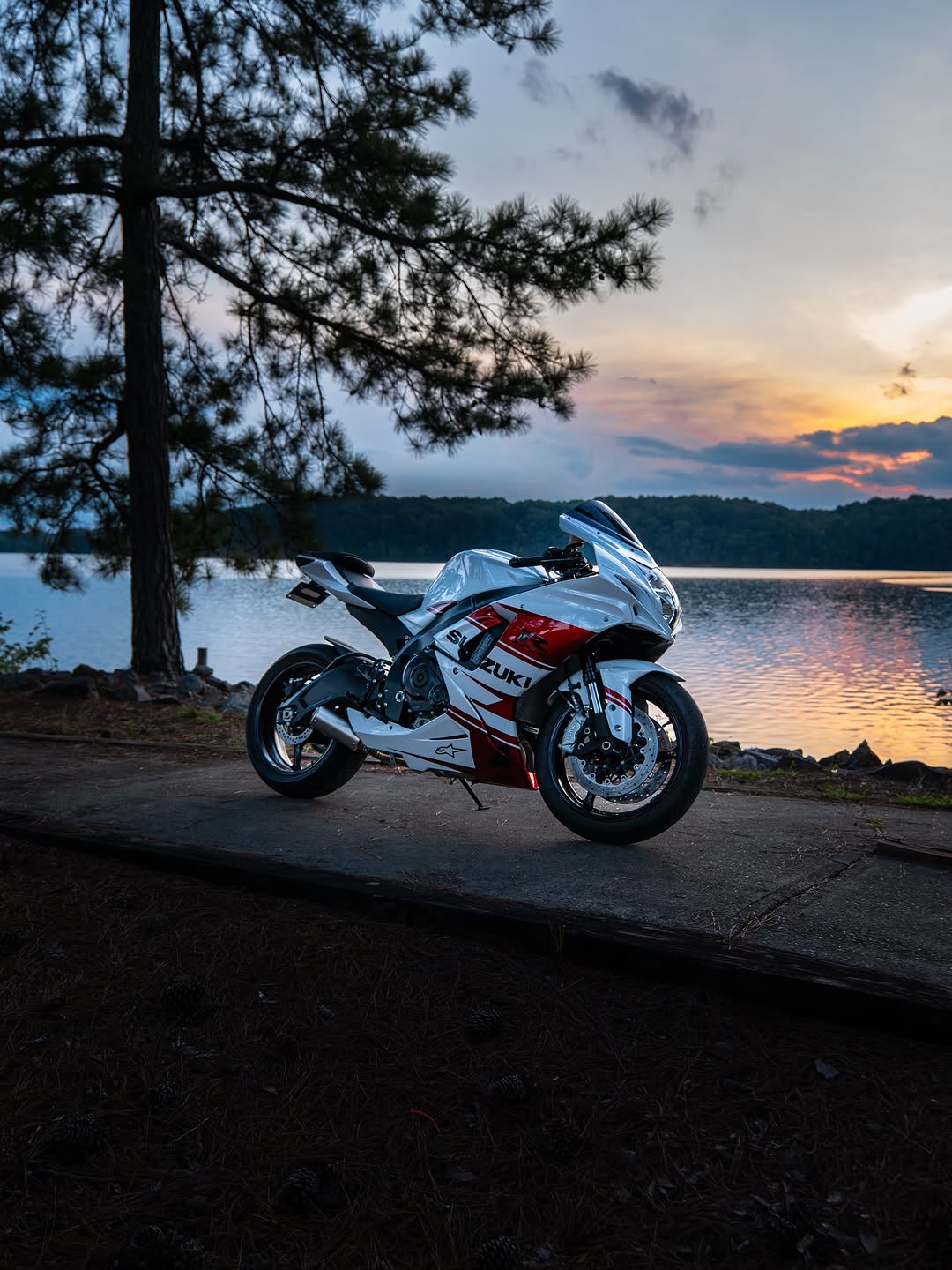 Amotopart 2011–2026 Suzuki GSXR 600/750 weiß-rotes Verkleidungsset