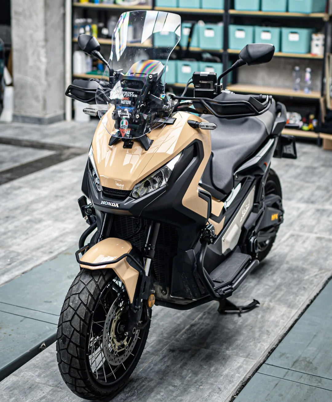 Amotopart Verkleidungssatz für Honda XADV750, glänzend schwarz, warmbeige, 2017–2020