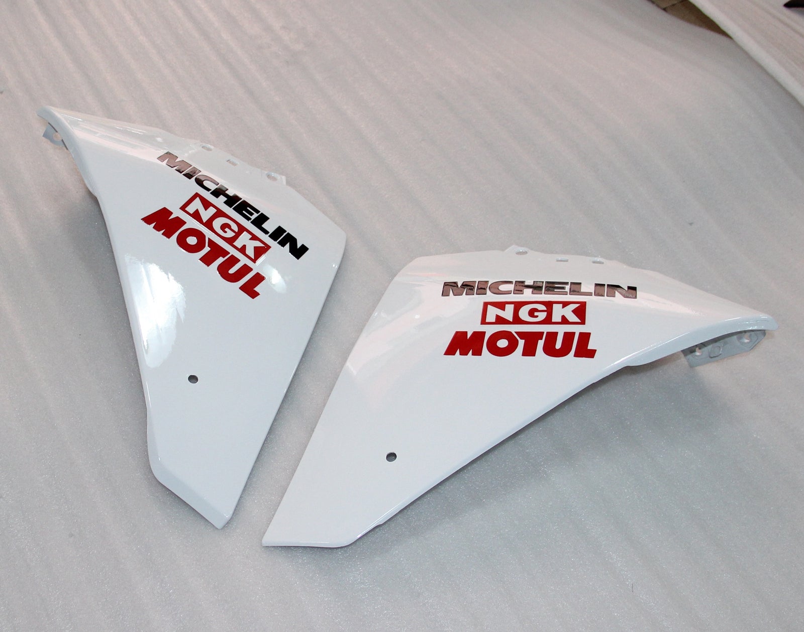 Amotopart 2012-2014 Yamaha YZF 1000 R1 Red Black White Fairing Kit