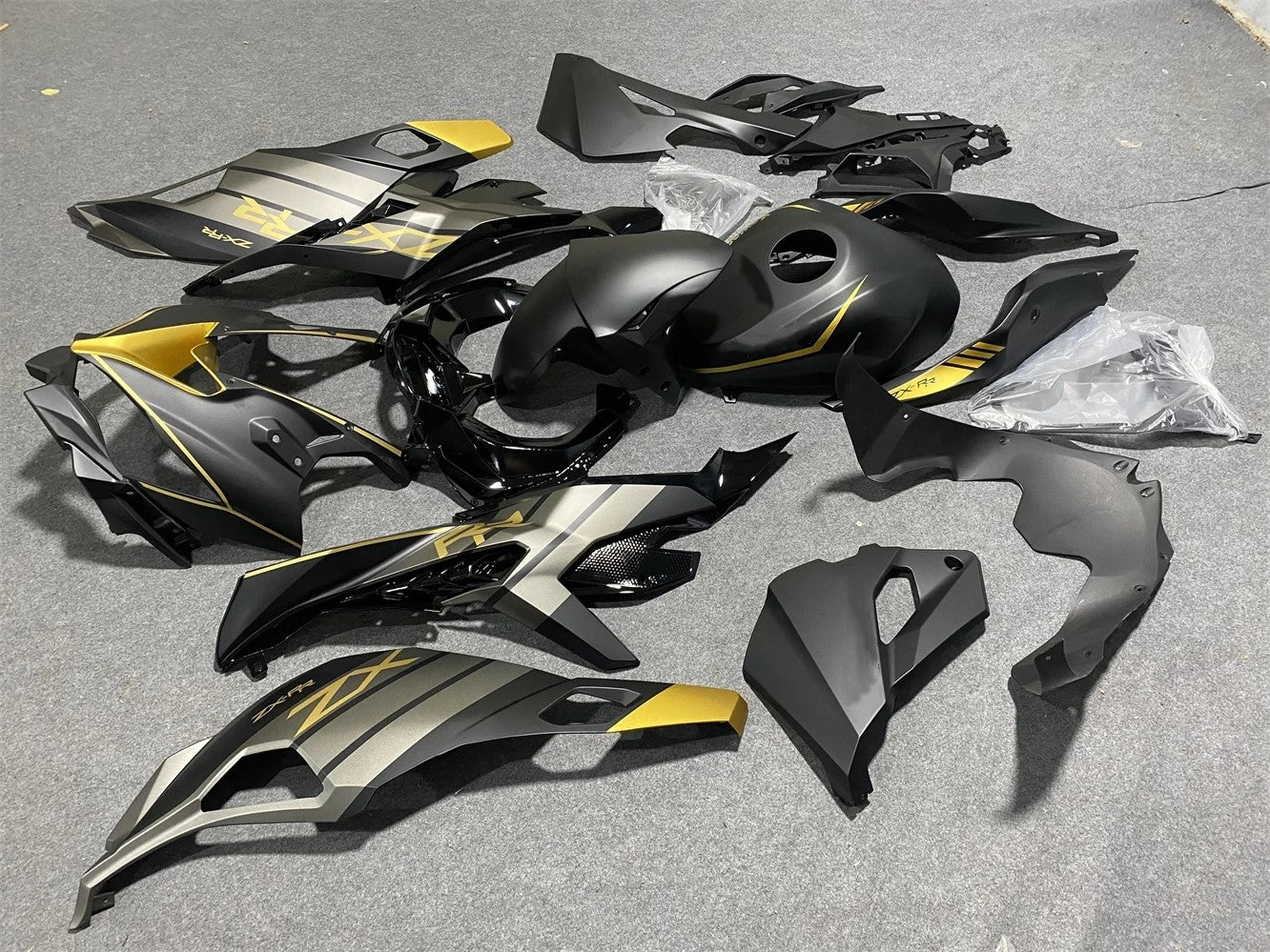 Amotopart 2019-2024 Kawasaki Ninja ZX25R ZX4R ZX4RR Black Grey Gold Fairing Kit