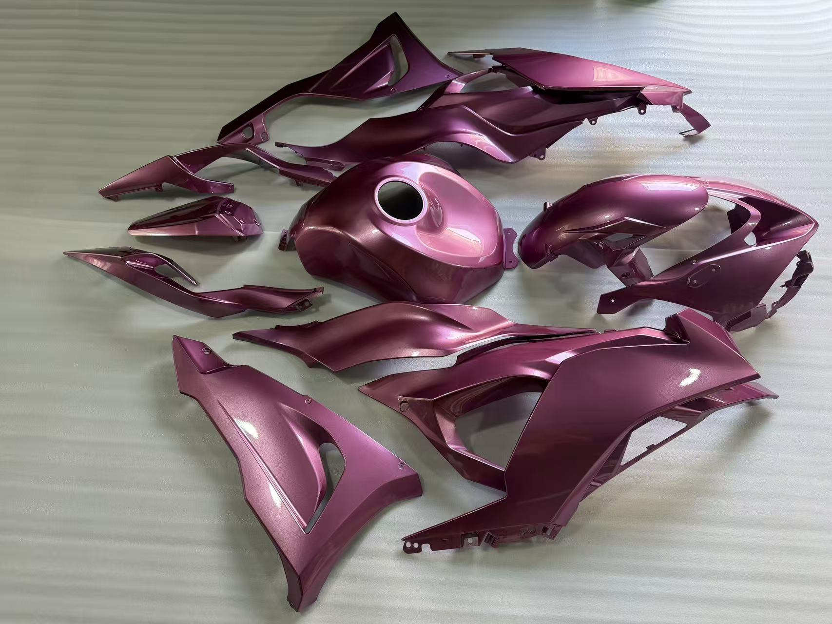 Amotopart 2024–2026 Kawasaki ZX-6R glänzend rosa Verkleidungsset