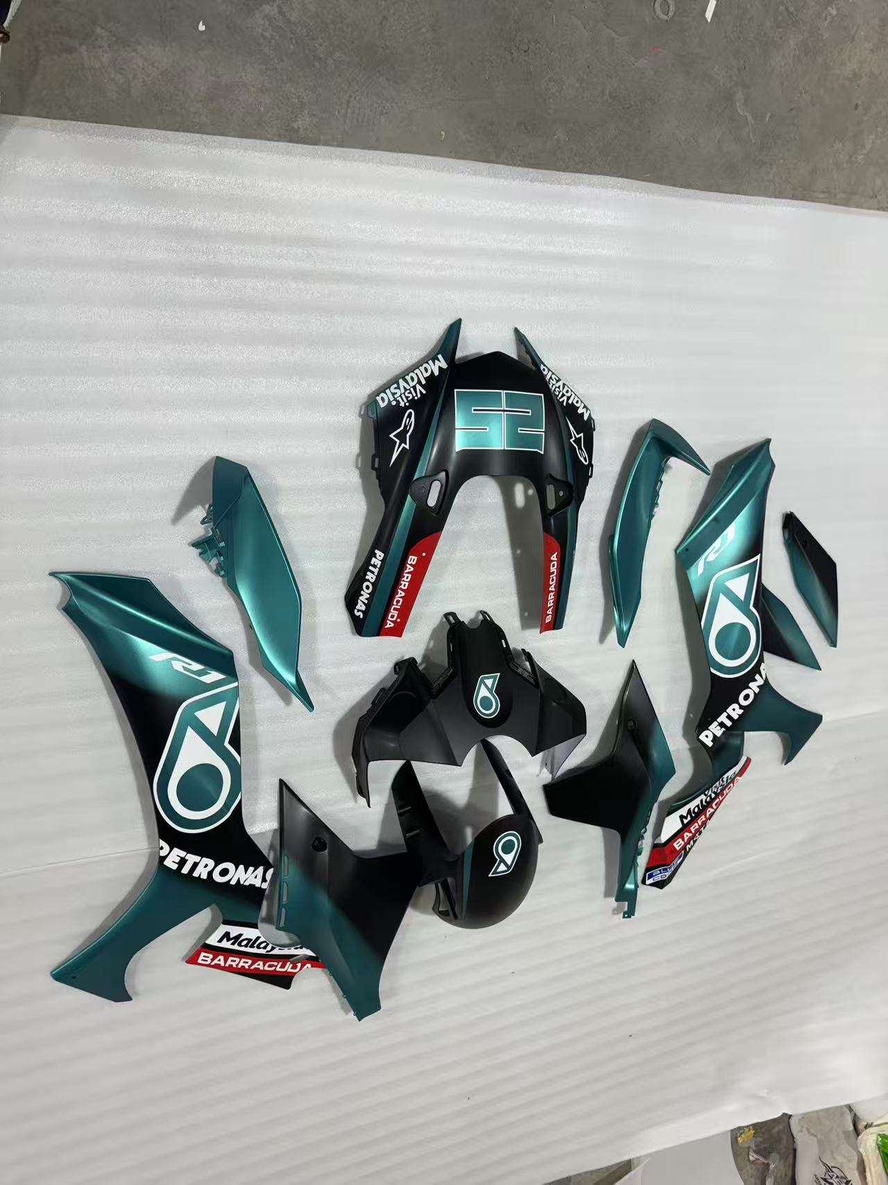 Amotopart 2020-2025 Yamaha YZF R1 Green Blue Fairing Kit