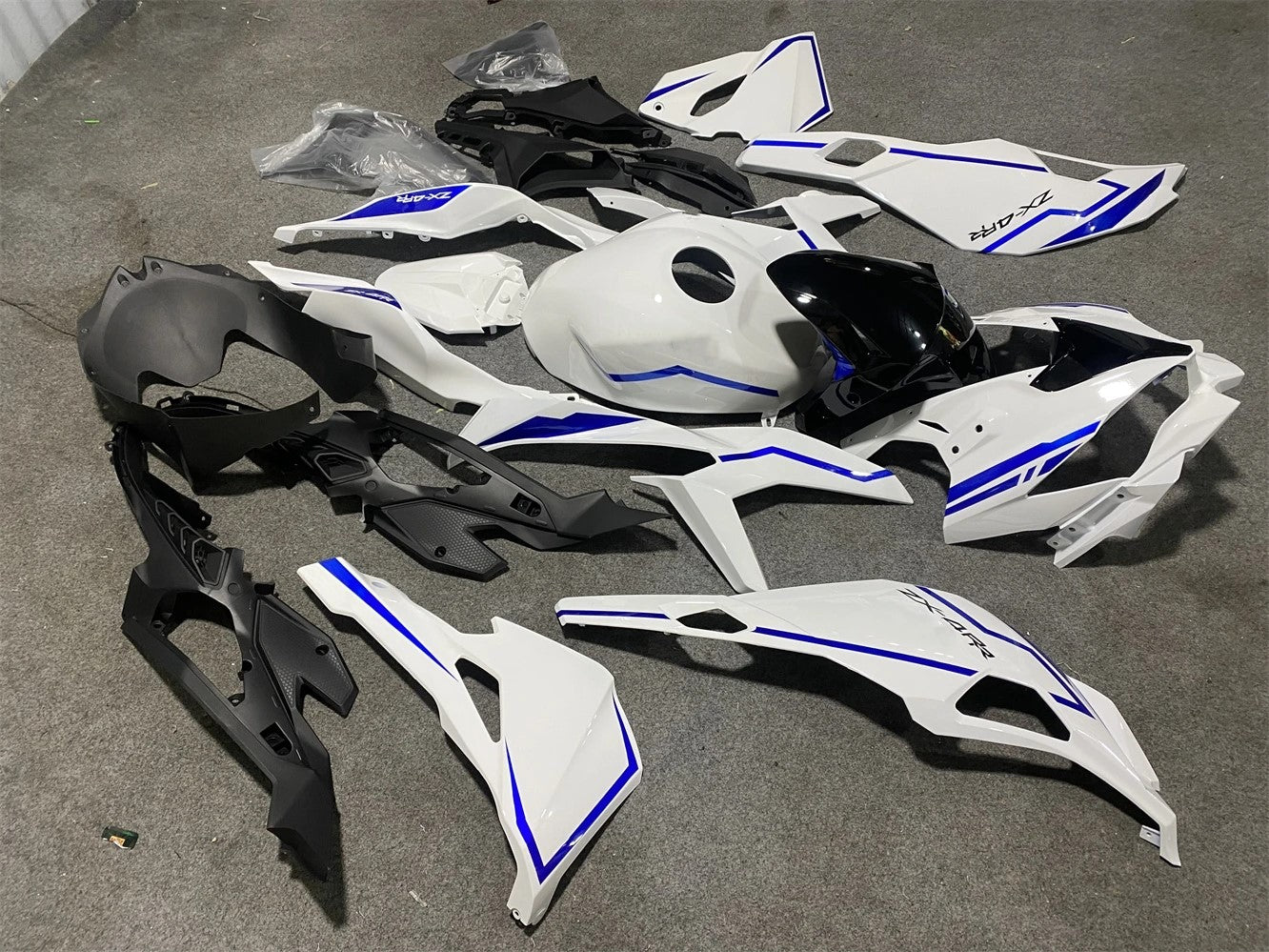 Amotopart 2019-2025 Kawasaki Ninja ZX25R ZX4R ZX4RR Black White Fairing Kit