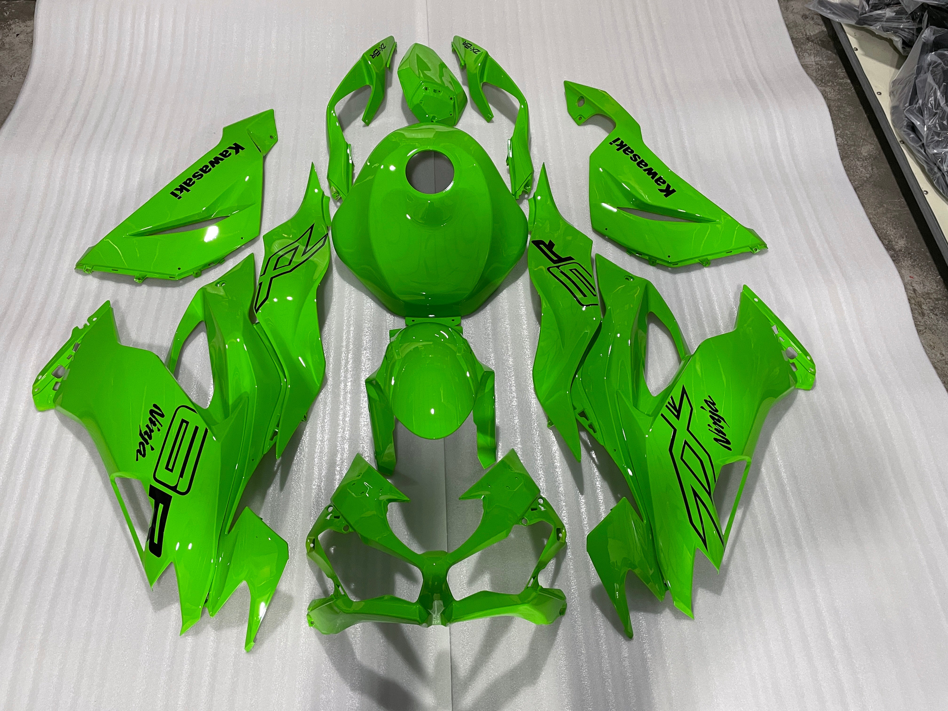 Amotopart 2019-2023 Kawasaki ZX6R Full Green Fairing Kit