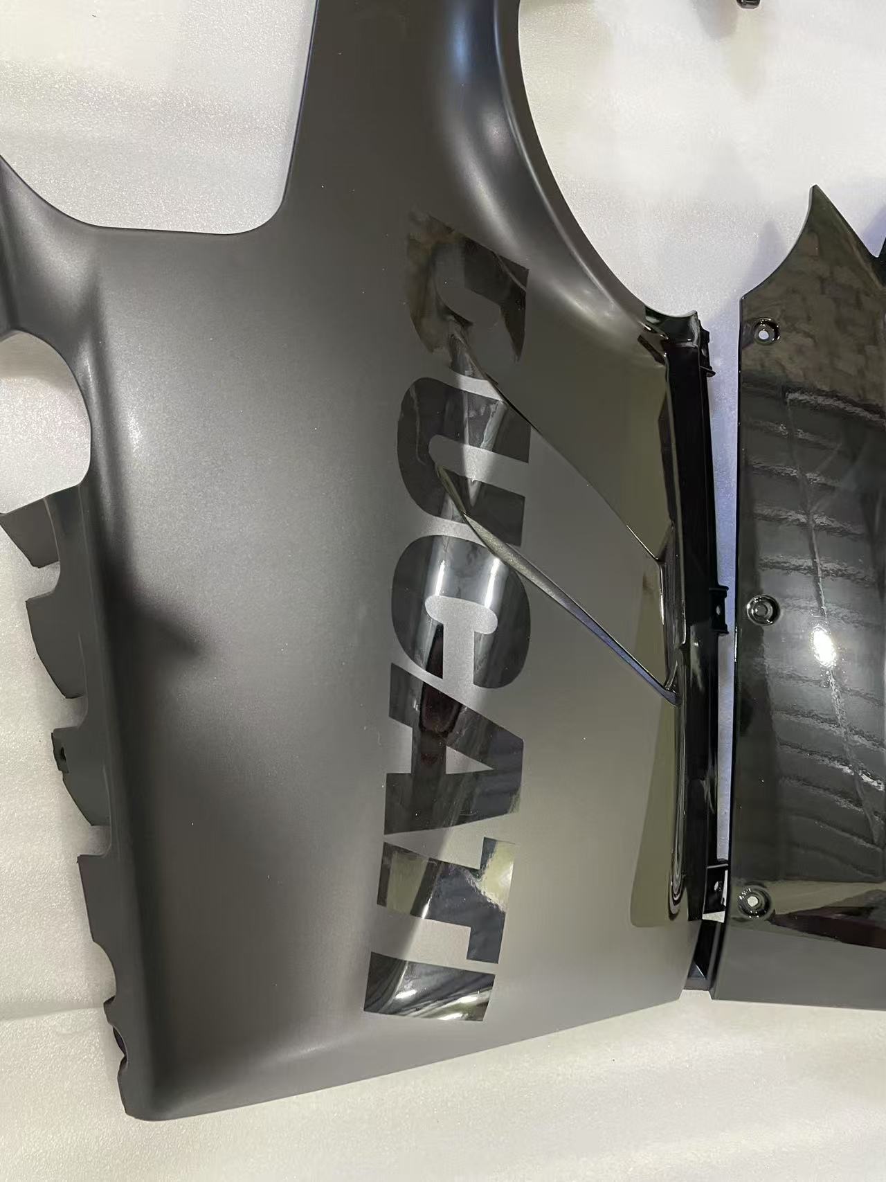 Amotopart Ducati 22-24 Panigale V4 V4S Glossy Black Fearing Kit