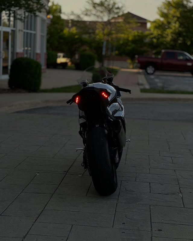 Amotopart 2019-2022 BMW M1000RR S1000RR Light White Red Fairing Kit