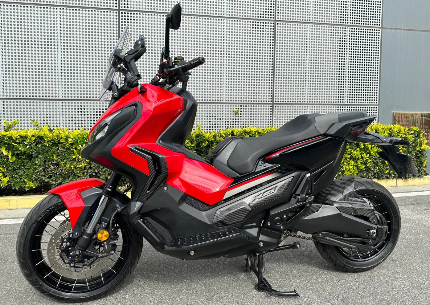 Amotopart Verkleidungssatz für Honda XADV750, glänzend rot/schwarz, 2017–2020