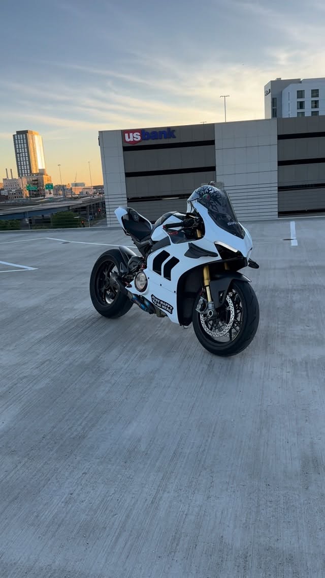 Amotopart Ducati Panigale 20-21 V4 V4S Black White Fairing Kit