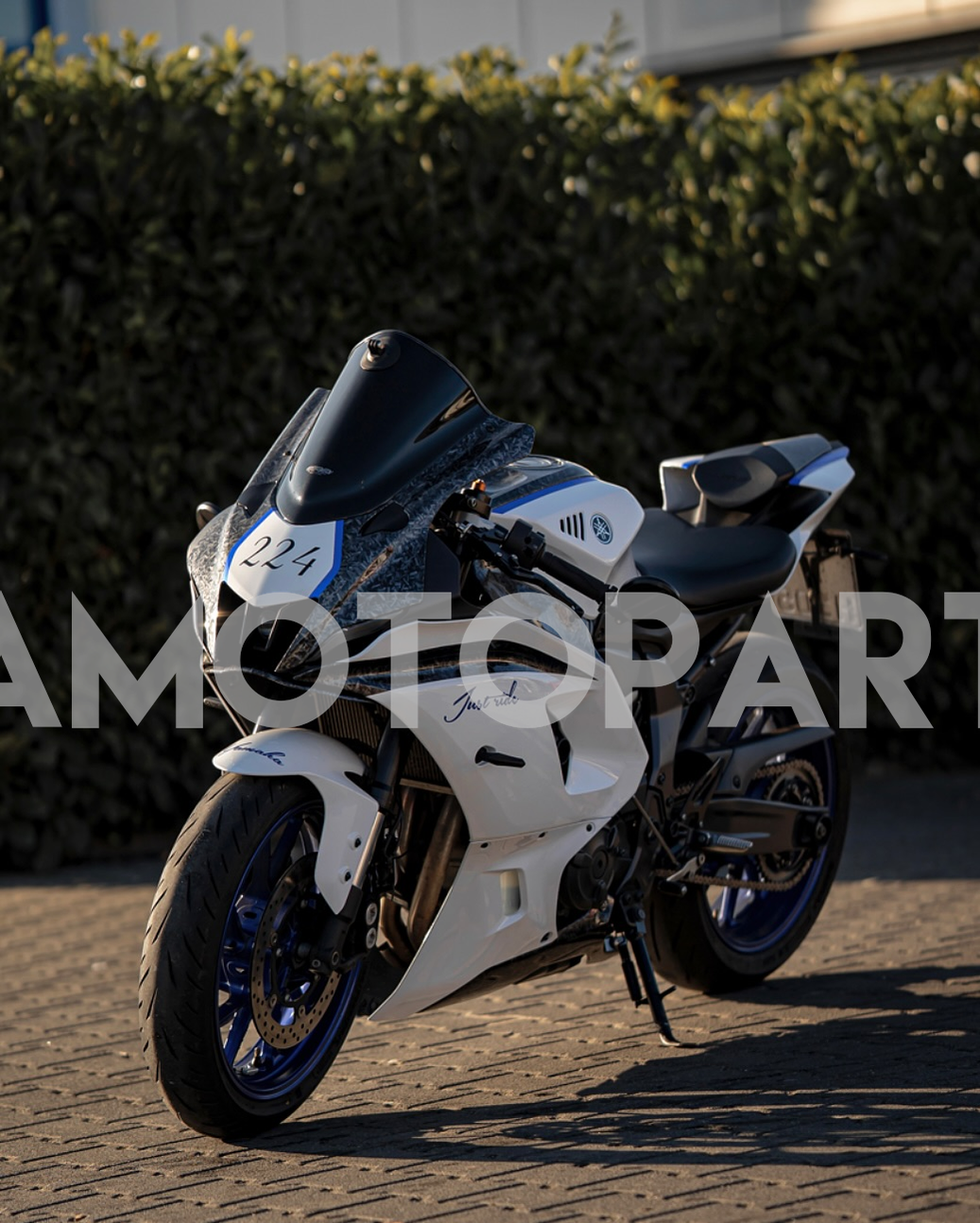 Amotopart 2021-2025 Yamaha YZF-R7 White Blue & Forged Carbon Fiber Fairing Kit
