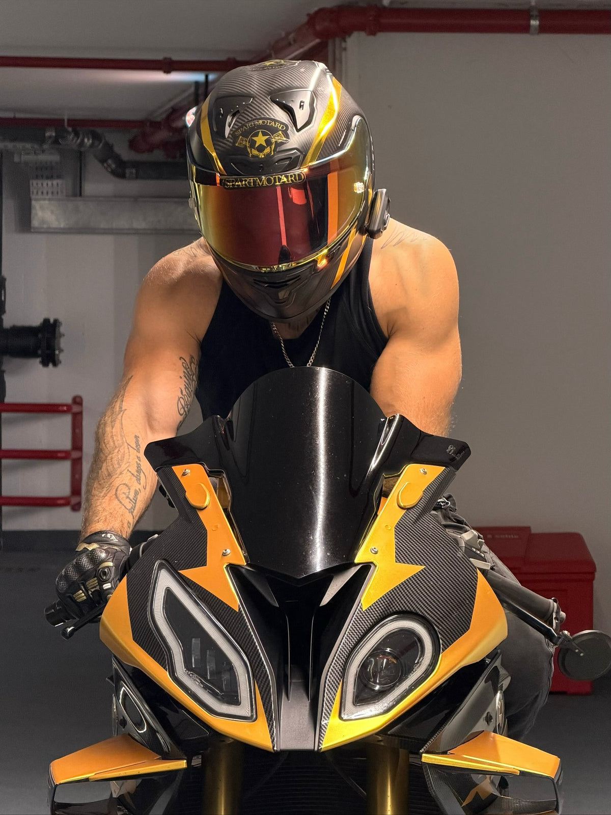 Amotopart 2015-2016 BMW S1000RR Black Gold Carbon Fiber Pattern Fairing Kit