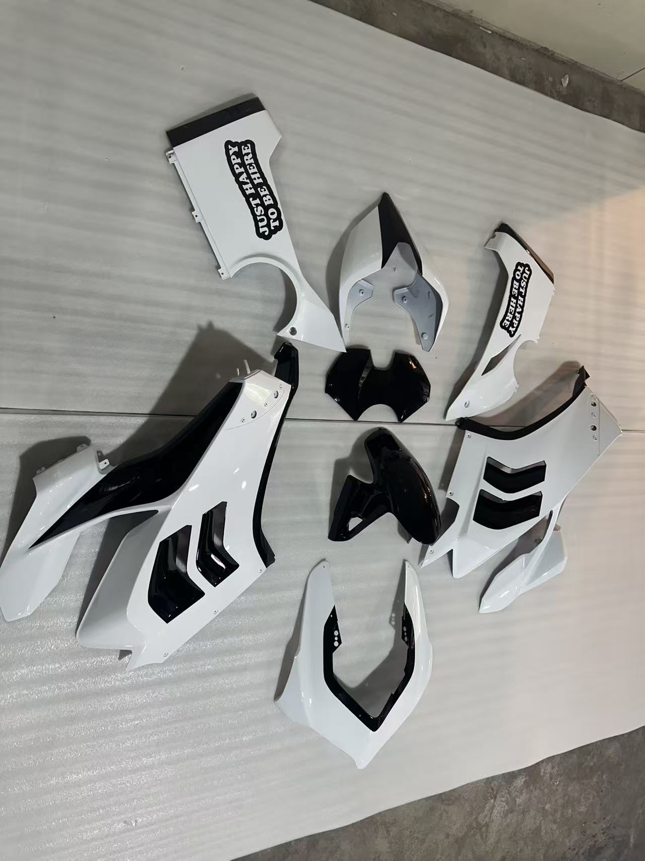 Amotopart Ducati Panigale 20-21 V4 V4S Black White Fairing Kit