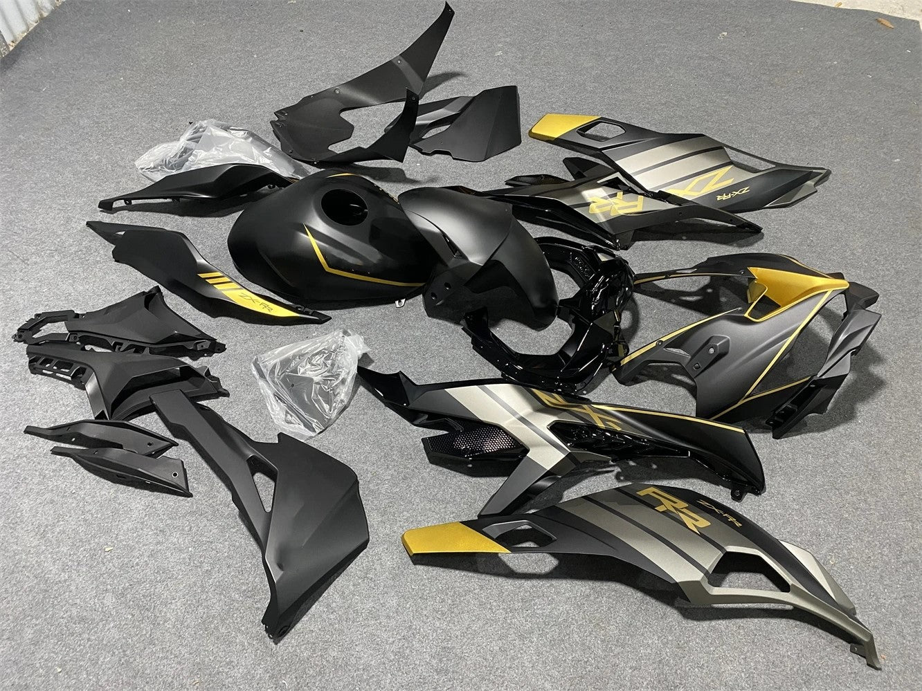 Amotopart 2019-2024 Kawasaki Ninja ZX25R ZX4R ZX4RR Black Grey Gold Fairing Kit