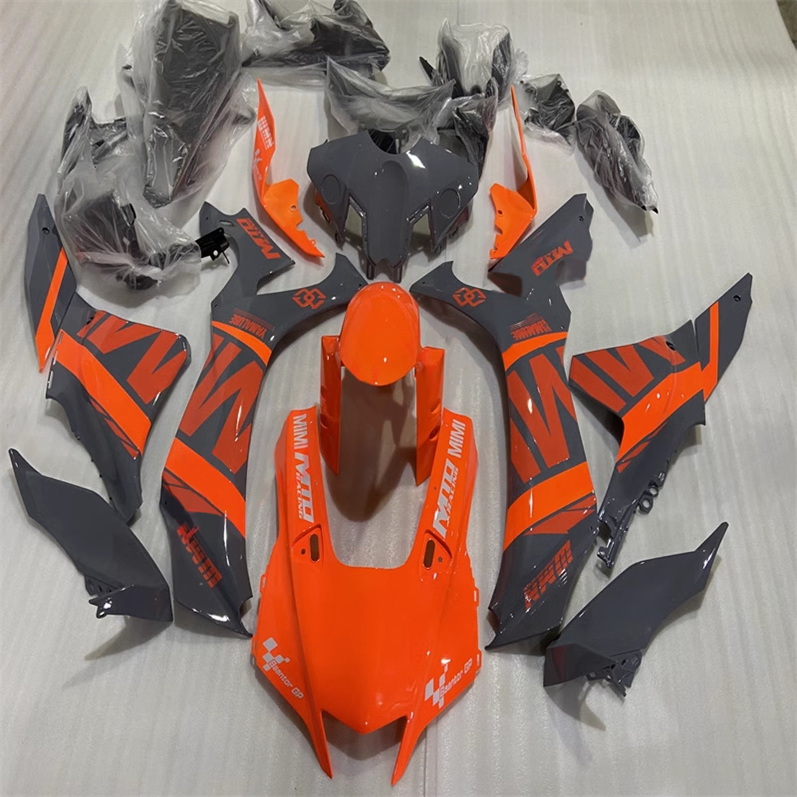 Amotopart 2020-2024 Yamaha YZF R1 Kit de carénage orange et gris