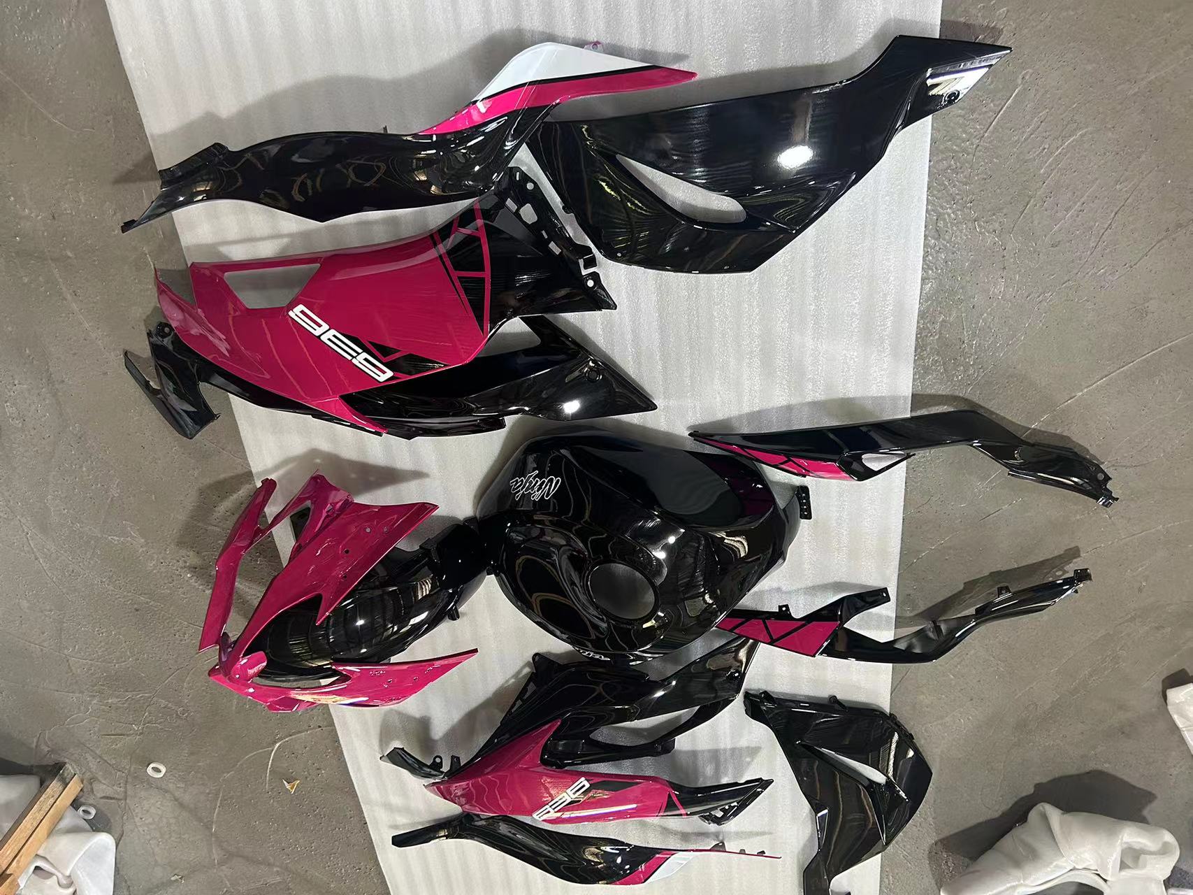 Amotopart 2019-2023 Kawasaki Zx6r Glossy Black Pink Purple Fairing Kit
