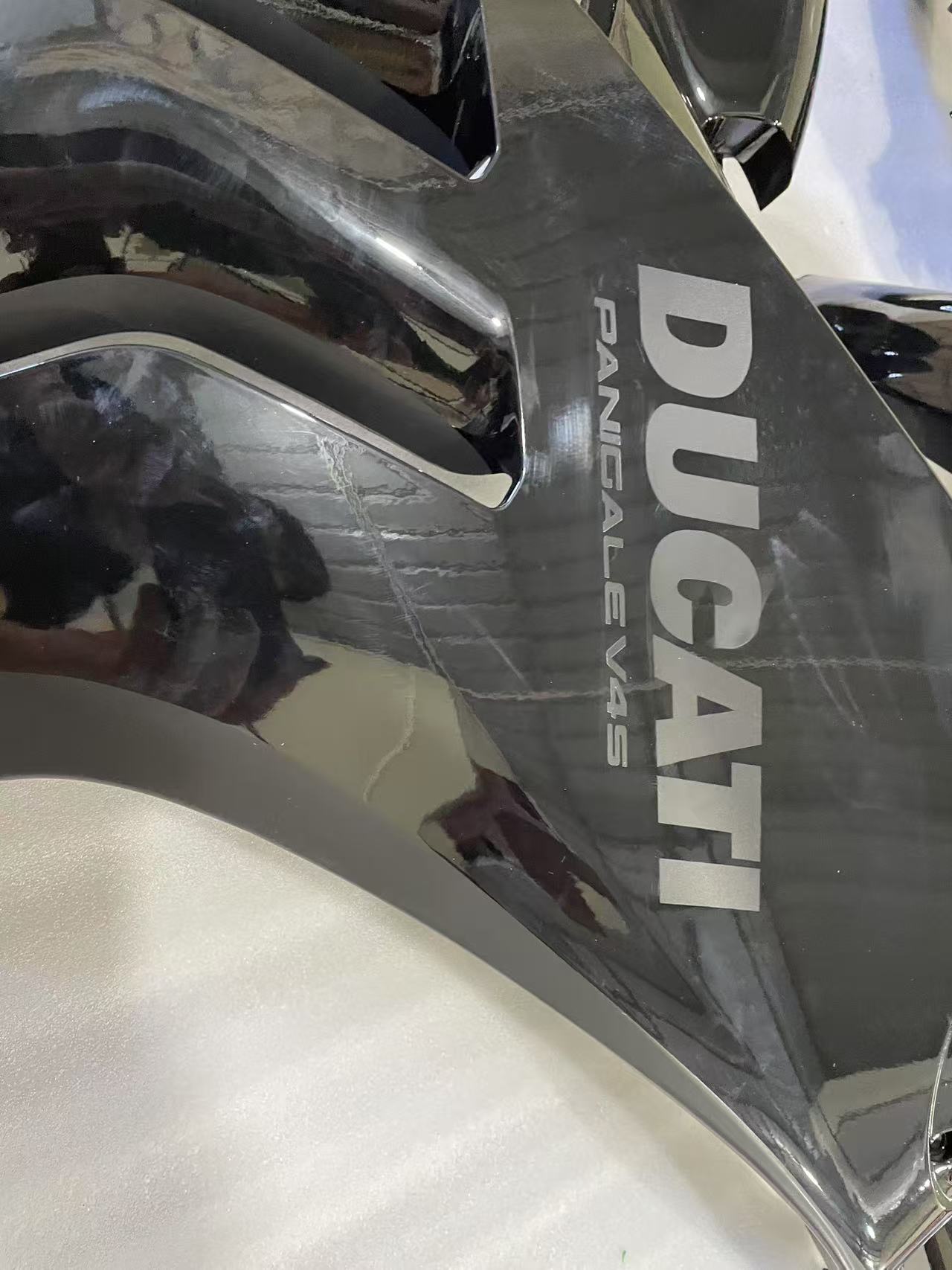 Amotopart Ducati 22-24 Panigale V4 V4S Glossy Black Fearing Kit