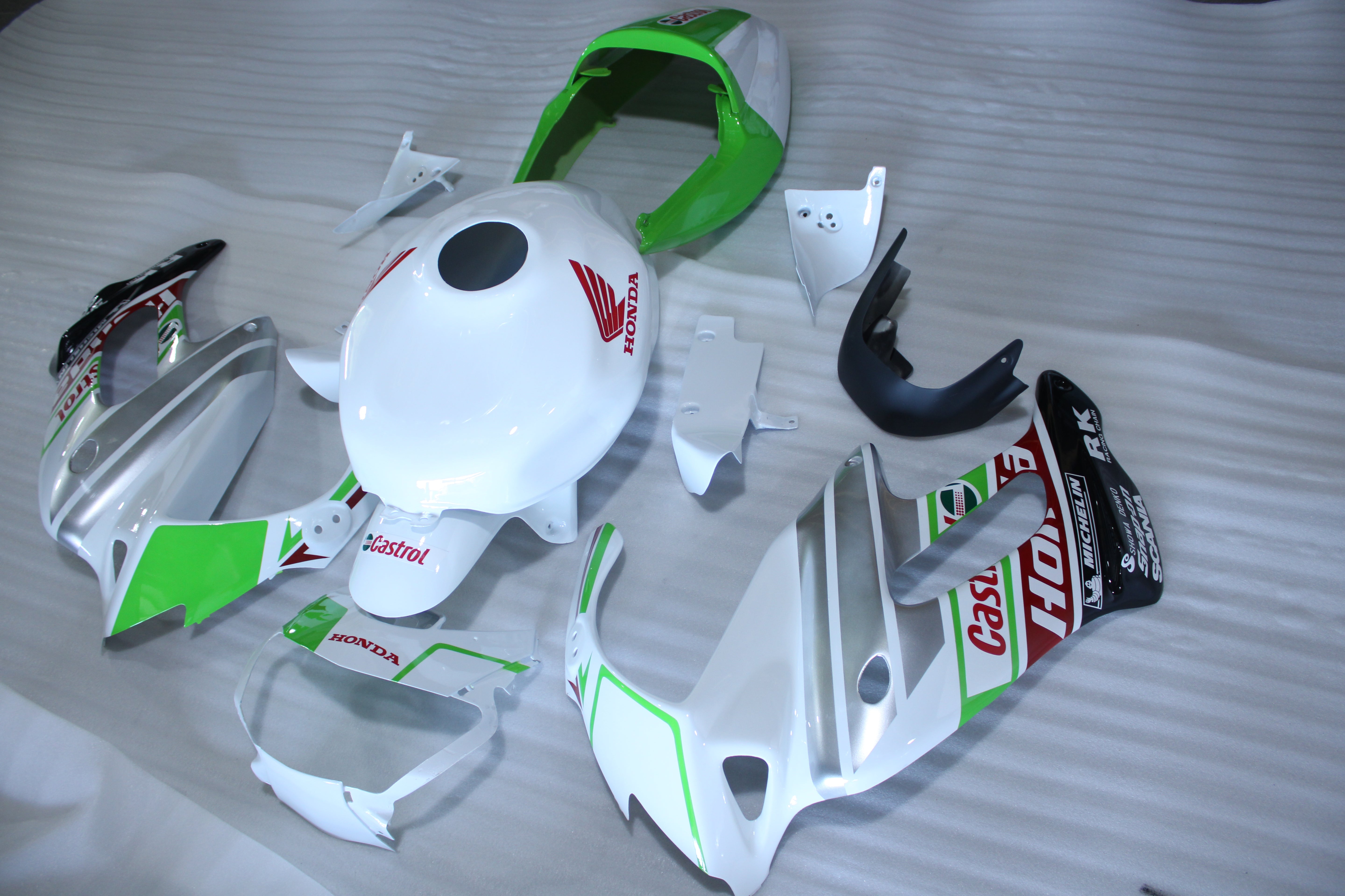 Amotopart 1997-2005 VTR1000F Honda White&Green Fairing Kit