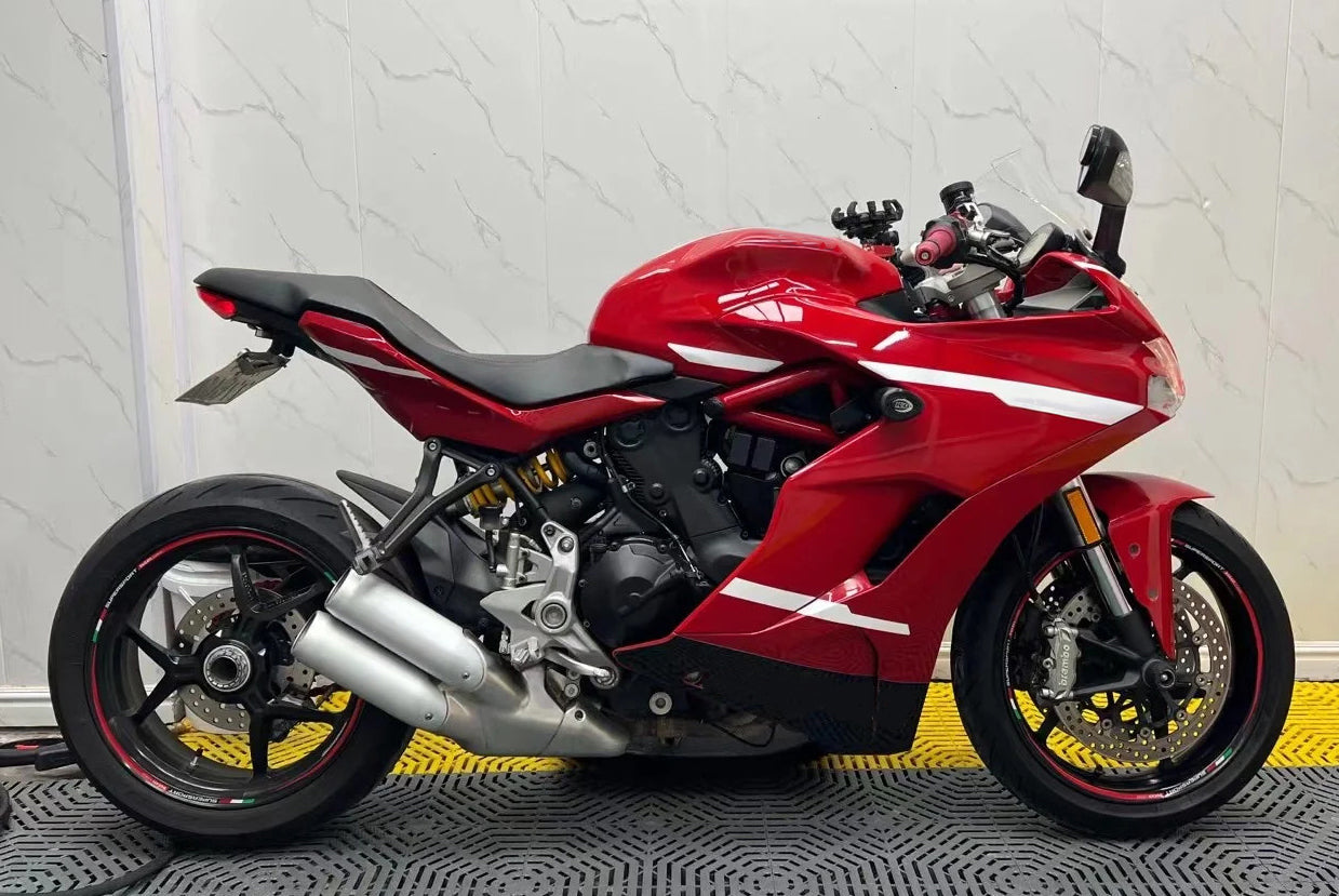 Amotopart 2017-2022 Ducati Supersport 939 / 939S Black White Red Fairing Kit