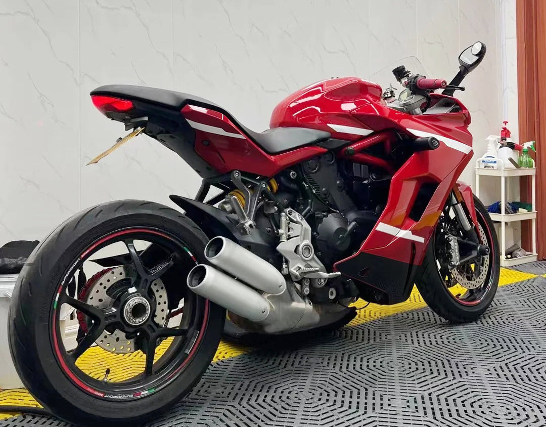 Amotopart 2017-2022 Ducati Supersport 939 / 939S Black White Red Fairing Kit