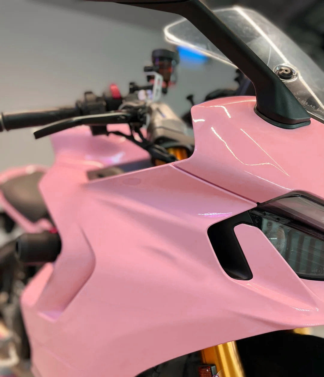 Amotopart 2021-2024 Ducati Supersport 950/950S Kit de carénage rose noir