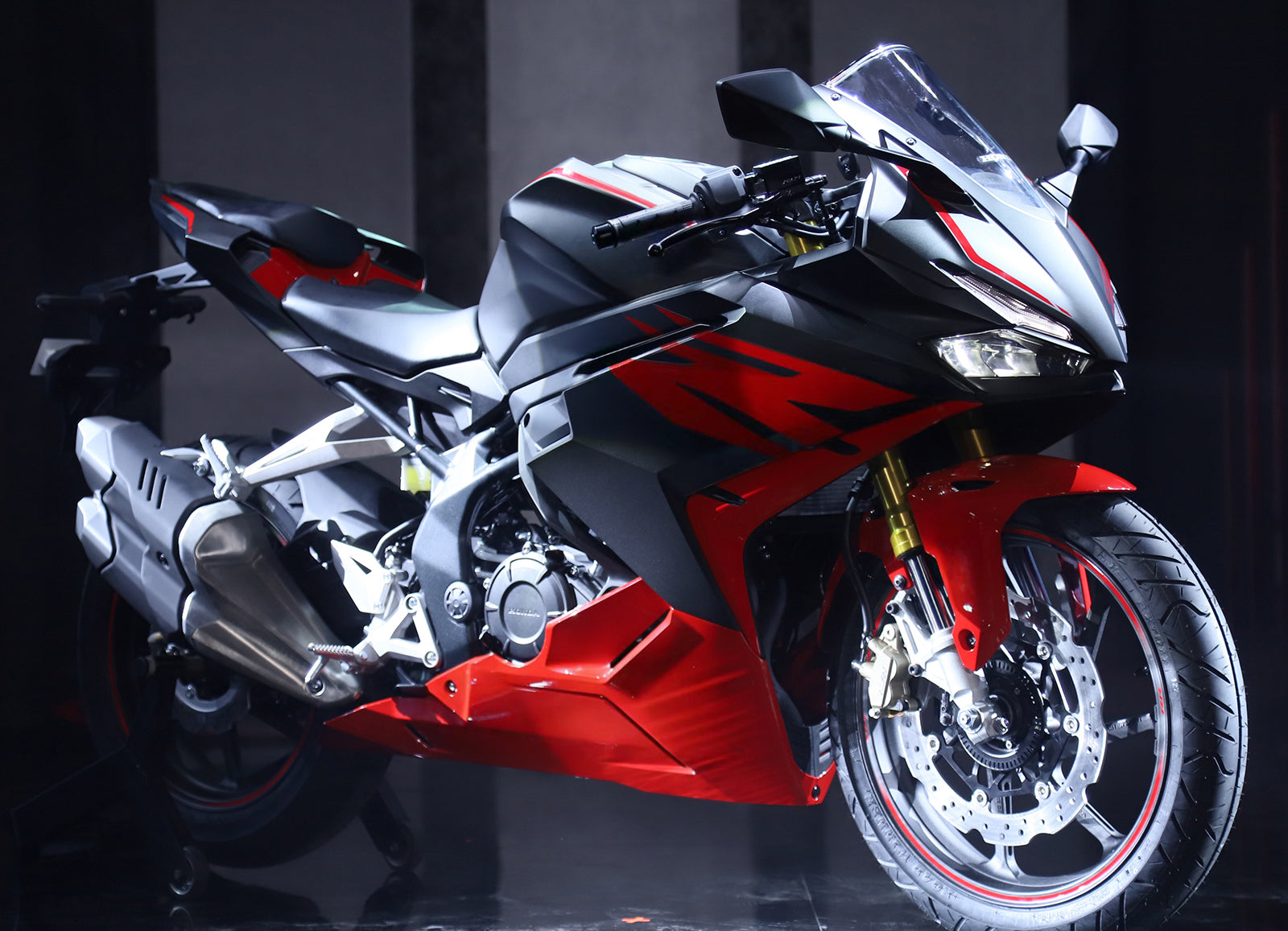 Amotopart 2023-2024 Honda CBR250RR Red Black Fairing Kit