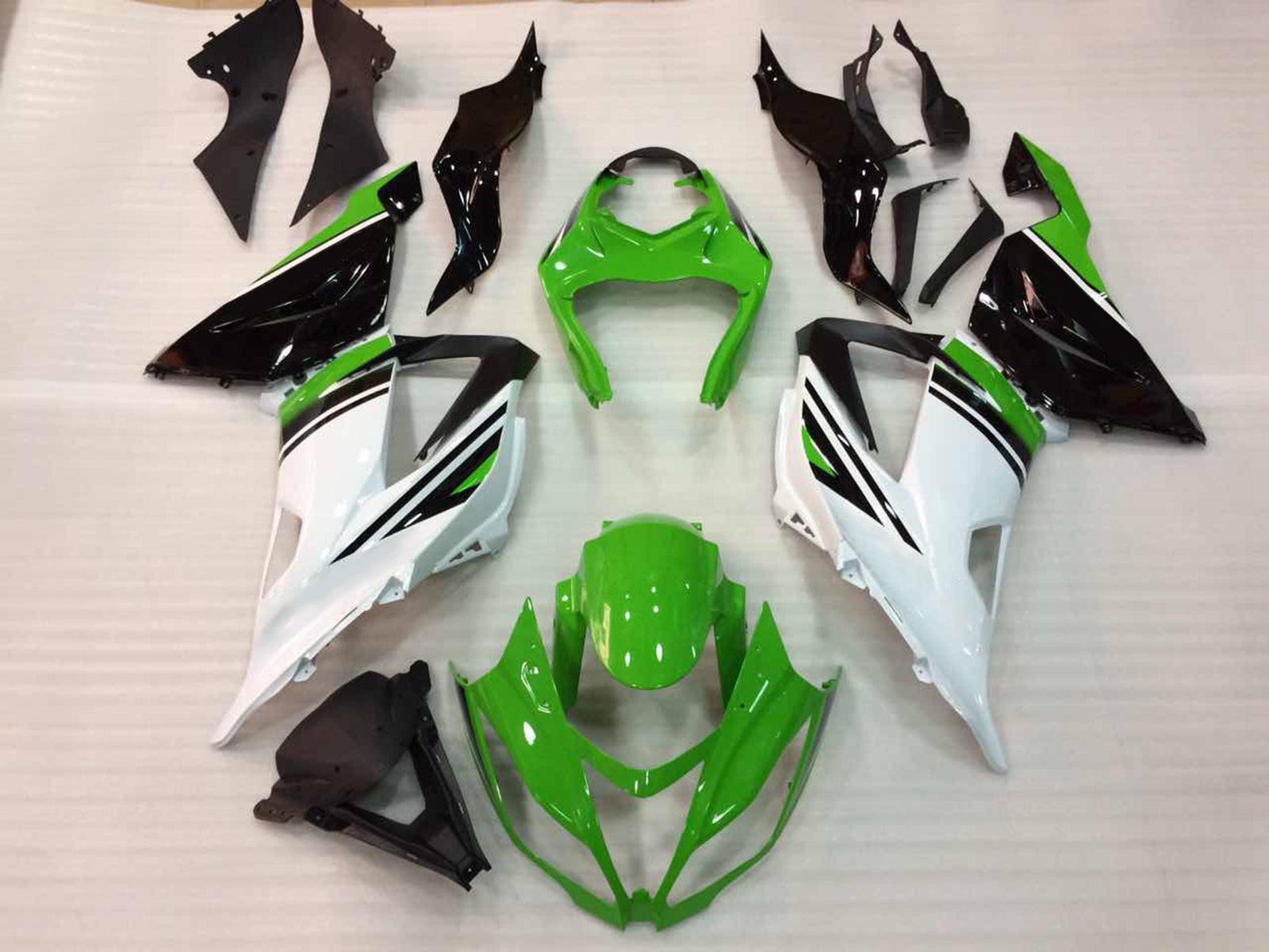 Amotopart 2013-2018 Kawasaki ZX6R Fairing Green&Black Kit