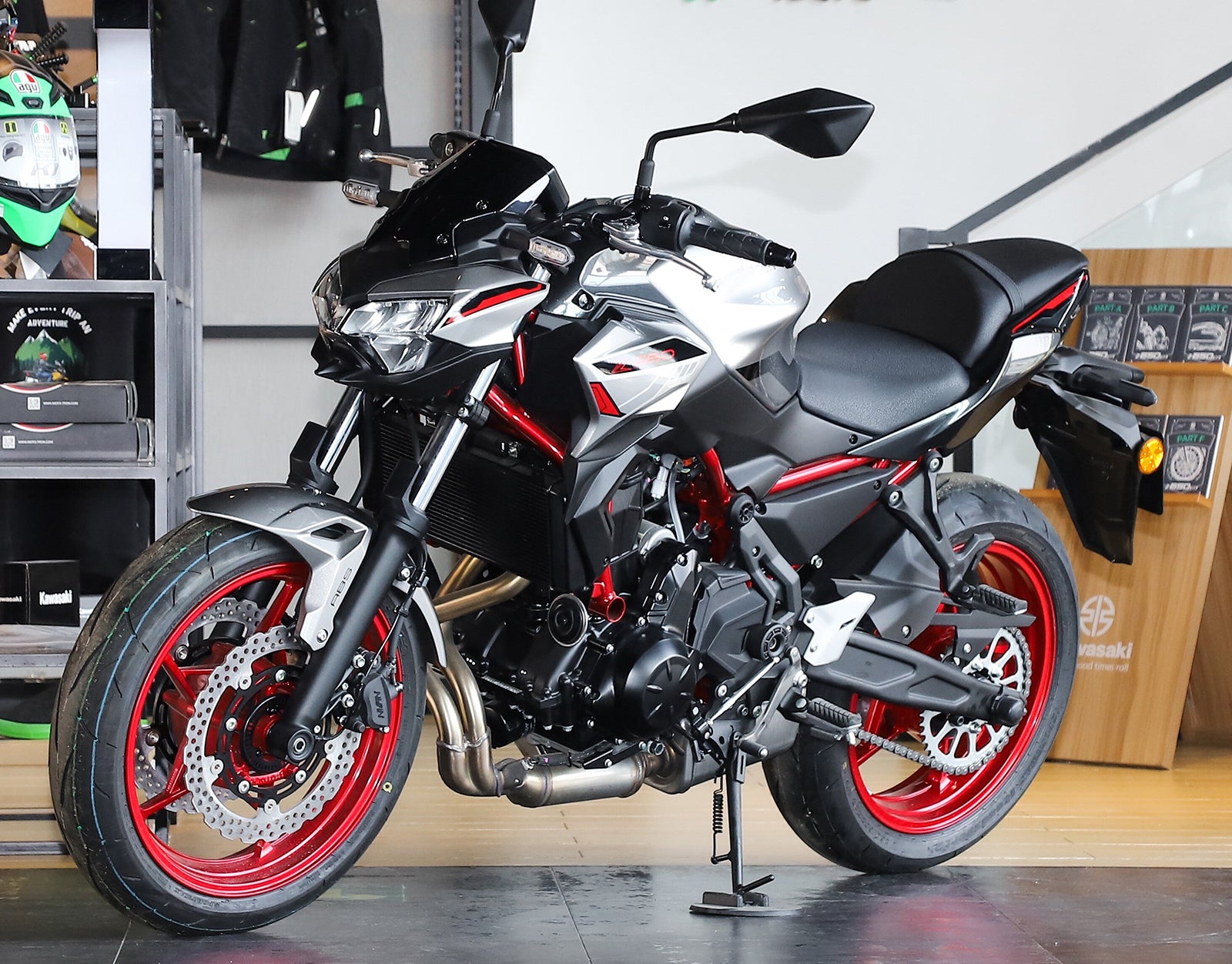 Amotopart 2020-2025 Kawasaki Ninja Z650 ブラック シルバー レッド フェアリングキット