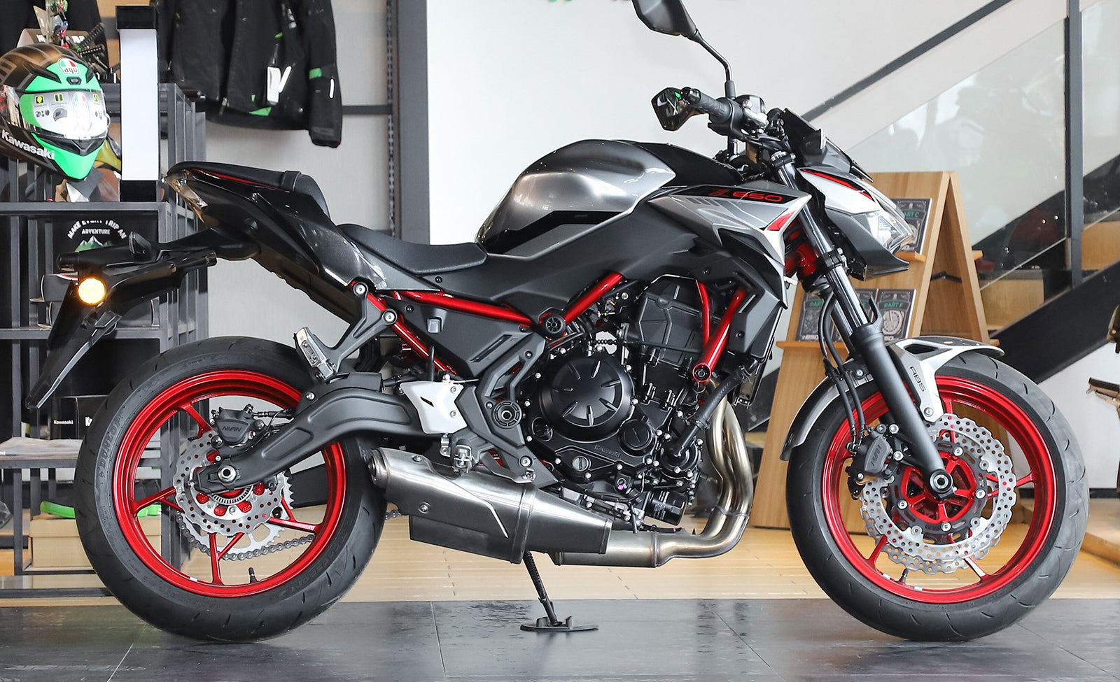 Amotopart 2020-2025 Kawasaki Ninja Z650 ブラック シルバー レッド フェアリングキット