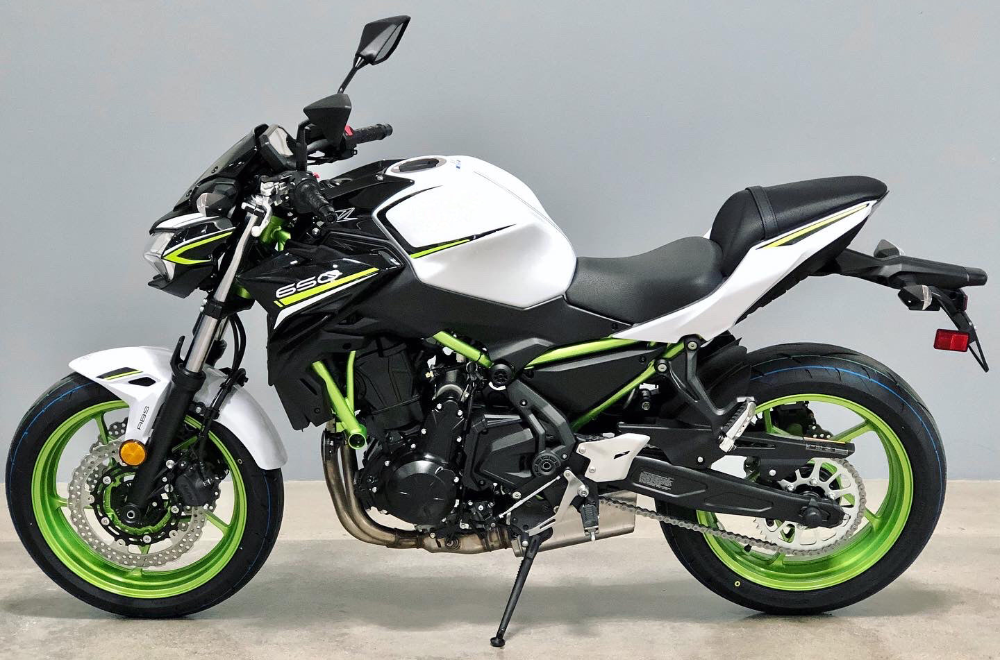 Amotopart 2020-2023 Kawasaki Z650 White Black Green Fairing Kit