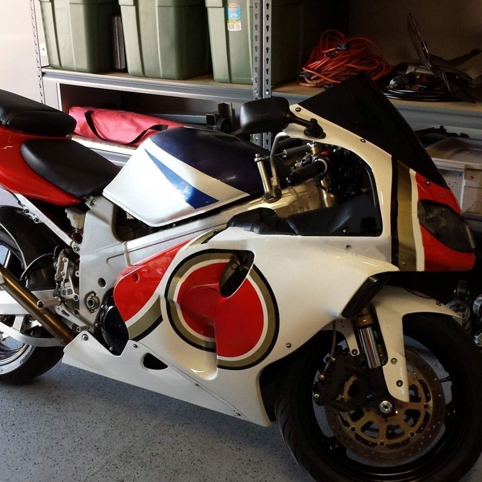 Amotopart Verkleidung für Suzuki TL1000R (1998–2003), Farbe: Lucky Strike Rot&Weißes Style2-Set